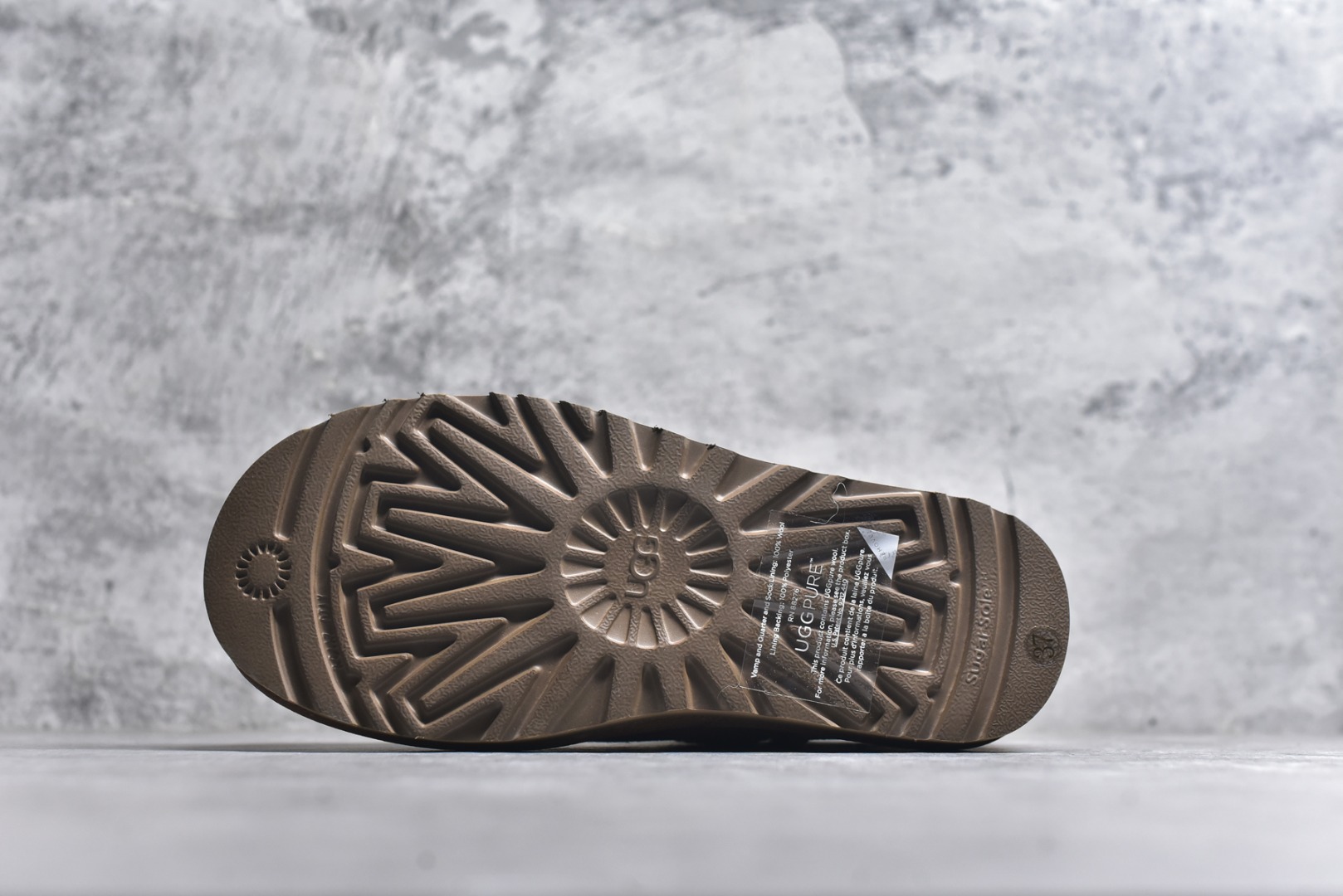 图片[6]-#X1全网最齐ugg 130+配色 市售顶级版本 UGG Mini薄底短筒3cm书爆款 广州外贸大厂生产 鞋头到鞋垫真羊皮毛一体 独立外盒包装 芯片 带防水工艺 区别市面任何版本 3cm厚底 独立原版开发大底 羊绒鞋垫 冬季保暖外出 家居都是很适合的选择 进年uug推出款式系列 局部偏向年轻消费者喜好 也走到时尚潮流穿搭的前沿 鞋身材质 防泼水涂层翻毛皮鞋面 17毫米UGGPURE™植入式羊毛内底 轻便防滑舒适橡胶外底 带有品牌LOGO商标 带全套包装 尺码： 35 36 37 38 39 40 41 42 43 44-选品中心