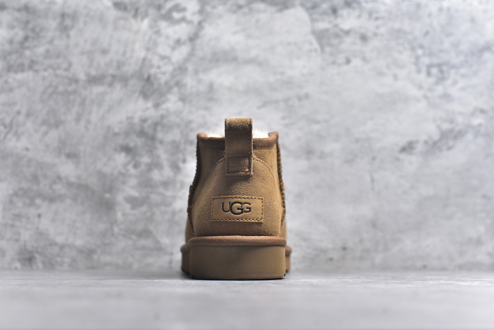 图片[5]-#X1全网最齐ugg 130+配色 市售顶级版本 UGG Mini薄底短筒3cm书爆款 广州外贸大厂生产 鞋头到鞋垫真羊皮毛一体 独立外盒包装 芯片 带防水工艺 区别市面任何版本 3cm厚底 独立原版开发大底 羊绒鞋垫 冬季保暖外出 家居都是很适合的选择 进年uug推出款式系列 局部偏向年轻消费者喜好 也走到时尚潮流穿搭的前沿 鞋身材质 防泼水涂层翻毛皮鞋面 17毫米UGGPURE™植入式羊毛内底 轻便防滑舒适橡胶外底 带有品牌LOGO商标 带全套包装 尺码： 35 36 37 38 39 40 41 42 43 44-选品中心