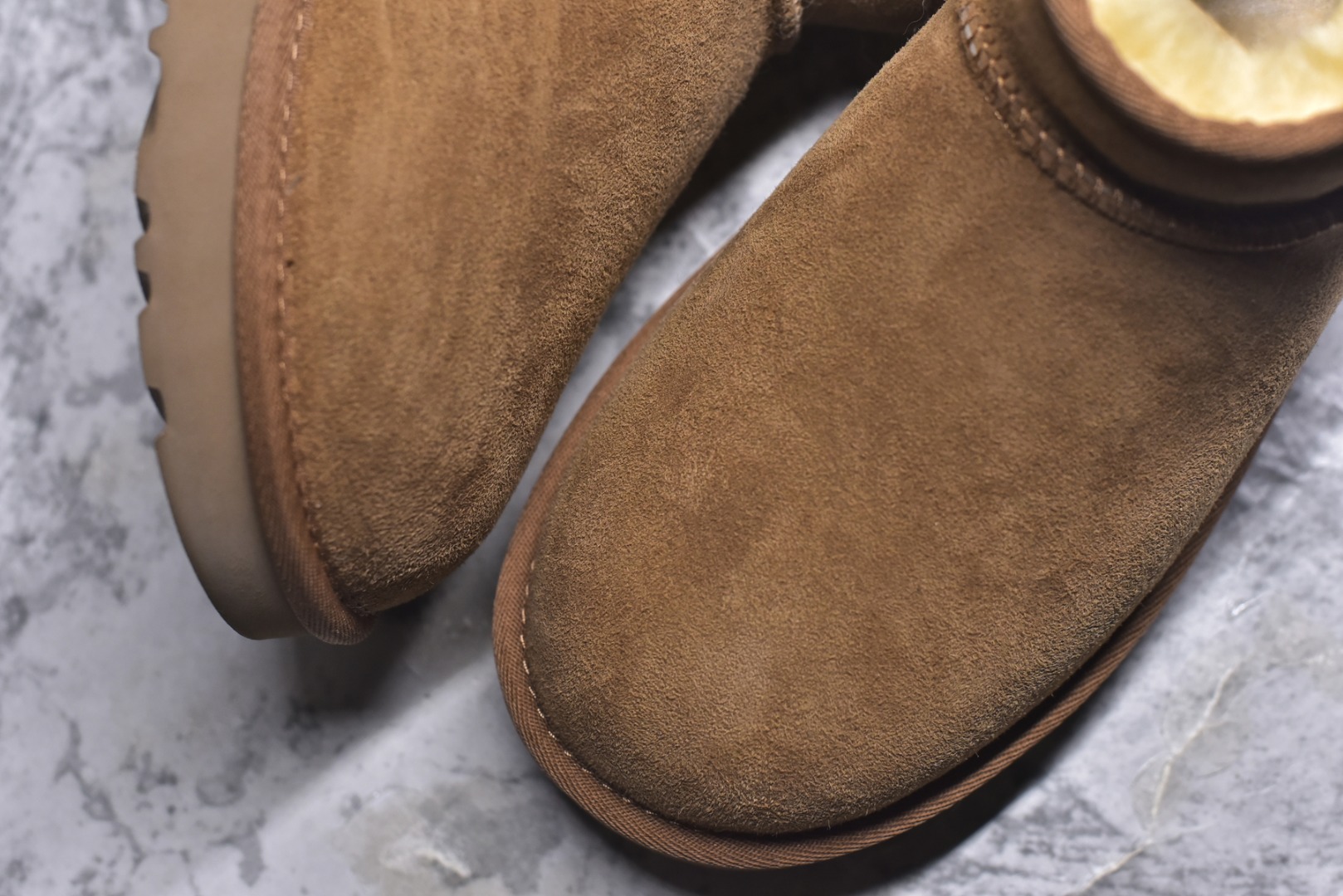 图片[8]-#X1全网最齐ugg 130+配色 市售顶级版本 UGG Mini薄底短筒3cm书爆款 广州外贸大厂生产 鞋头到鞋垫真羊皮毛一体 独立外盒包装 芯片 带防水工艺 区别市面任何版本 3cm厚底 独立原版开发大底 羊绒鞋垫 冬季保暖外出 家居都是很适合的选择 进年uug推出款式系列 局部偏向年轻消费者喜好 也走到时尚潮流穿搭的前沿 鞋身材质 防泼水涂层翻毛皮鞋面 17毫米UGGPURE™植入式羊毛内底 轻便防滑舒适橡胶外底 带有品牌LOGO商标 带全套包装 尺码： 35 36 37 38 39 40 41 42 43 44-选品中心