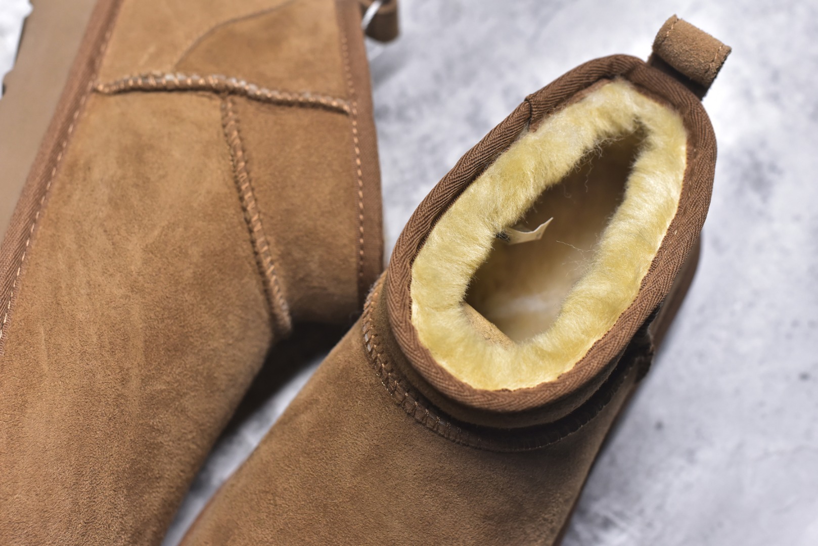 图片[9]-#X1全网最齐ugg 130+配色 市售顶级版本 UGG Mini薄底短筒3cm书爆款 广州外贸大厂生产 鞋头到鞋垫真羊皮毛一体 独立外盒包装 芯片 带防水工艺 区别市面任何版本 3cm厚底 独立原版开发大底 羊绒鞋垫 冬季保暖外出 家居都是很适合的选择 进年uug推出款式系列 局部偏向年轻消费者喜好 也走到时尚潮流穿搭的前沿 鞋身材质 防泼水涂层翻毛皮鞋面 17毫米UGGPURE™植入式羊毛内底 轻便防滑舒适橡胶外底 带有品牌LOGO商标 带全套包装 尺码： 35 36 37 38 39 40 41 42 43 44-选品中心