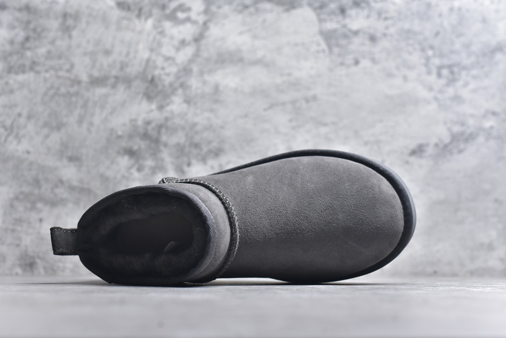 图片[4]-#X1全网最齐ugg 130+配色 市售顶级版本 UGG Mini薄底短筒3cm书爆款 广州外贸大厂生产 鞋头到鞋垫真羊皮毛一体 独立外盒包装 芯片 带防水工艺 区别市面任何版本 3cm厚底 独立原版开发大底 羊绒鞋垫 冬季保暖外出 家居都是很适合的选择 进年uug推出款式系列 局部偏向年轻消费者喜好 也走到时尚潮流穿搭的前沿 鞋身材质 防泼水涂层翻毛皮鞋面 17毫米UGGPURE™植入式羊毛内底 轻便防滑舒适橡胶外底 带有品牌LOGO商标 带全套包装 尺码： 35 36 37 38 39 40 41 42 43 44-选品中心