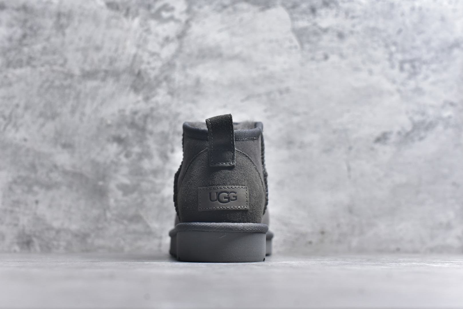 图片[5]-#X1全网最齐ugg 130+配色 市售顶级版本 UGG Mini薄底短筒3cm书爆款 广州外贸大厂生产 鞋头到鞋垫真羊皮毛一体 独立外盒包装 芯片 带防水工艺 区别市面任何版本 3cm厚底 独立原版开发大底 羊绒鞋垫 冬季保暖外出 家居都是很适合的选择 进年uug推出款式系列 局部偏向年轻消费者喜好 也走到时尚潮流穿搭的前沿 鞋身材质 防泼水涂层翻毛皮鞋面 17毫米UGGPURE™植入式羊毛内底 轻便防滑舒适橡胶外底 带有品牌LOGO商标 带全套包装 尺码： 35 36 37 38 39 40 41 42 43 44-选品中心