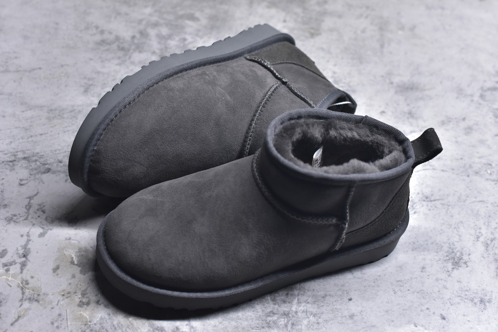 图片[7]-#X1全网最齐ugg 130+配色 市售顶级版本 UGG Mini薄底短筒3cm书爆款 广州外贸大厂生产 鞋头到鞋垫真羊皮毛一体 独立外盒包装 芯片 带防水工艺 区别市面任何版本 3cm厚底 独立原版开发大底 羊绒鞋垫 冬季保暖外出 家居都是很适合的选择 进年uug推出款式系列 局部偏向年轻消费者喜好 也走到时尚潮流穿搭的前沿 鞋身材质 防泼水涂层翻毛皮鞋面 17毫米UGGPURE™植入式羊毛内底 轻便防滑舒适橡胶外底 带有品牌LOGO商标 带全套包装 尺码： 35 36 37 38 39 40 41 42 43 44-选品中心