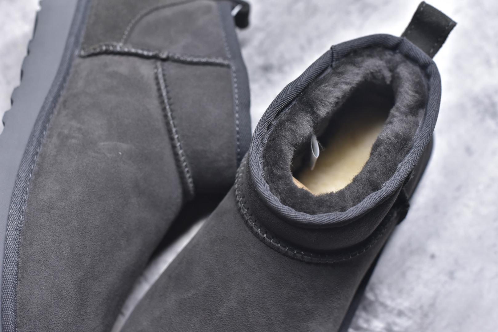 图片[9]-#X1全网最齐ugg 130+配色 市售顶级版本 UGG Mini薄底短筒3cm书爆款 广州外贸大厂生产 鞋头到鞋垫真羊皮毛一体 独立外盒包装 芯片 带防水工艺 区别市面任何版本 3cm厚底 独立原版开发大底 羊绒鞋垫 冬季保暖外出 家居都是很适合的选择 进年uug推出款式系列 局部偏向年轻消费者喜好 也走到时尚潮流穿搭的前沿 鞋身材质 防泼水涂层翻毛皮鞋面 17毫米UGGPURE™植入式羊毛内底 轻便防滑舒适橡胶外底 带有品牌LOGO商标 带全套包装 尺码： 35 36 37 38 39 40 41 42 43 44-选品中心