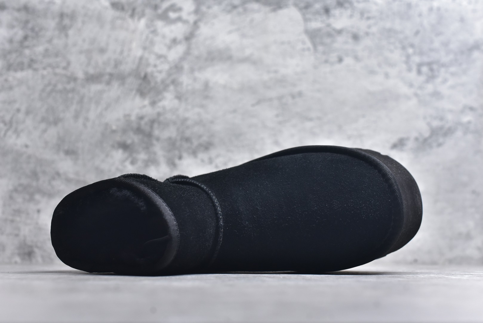 图片[4]-#X1 全网最齐 ugg 130个配色 市面顶级版本 UGG mini厚底中筒5cm 小红书爆款 广州外贸大厂生产 鞋头到鞋垫真羊皮毛一体 独立外盒包装 芯片 带防水工艺 区别市面任何版本 5cm厚底 独立原版开发大底 羊绒鞋垫 冬季保暖外出 家居都是很适合的选择 进年uug推出款式系列 局部偏向年轻消费者喜好 也走到时尚潮流穿搭的前沿 鞋身材质 防泼水涂层翻毛皮鞋面 17毫米UGGPURE™植入式羊毛内底 轻便防滑舒适橡胶外底 带有品牌LOGO商标 带全套包装 尺码： 35 36 37 38 39 40-选品中心