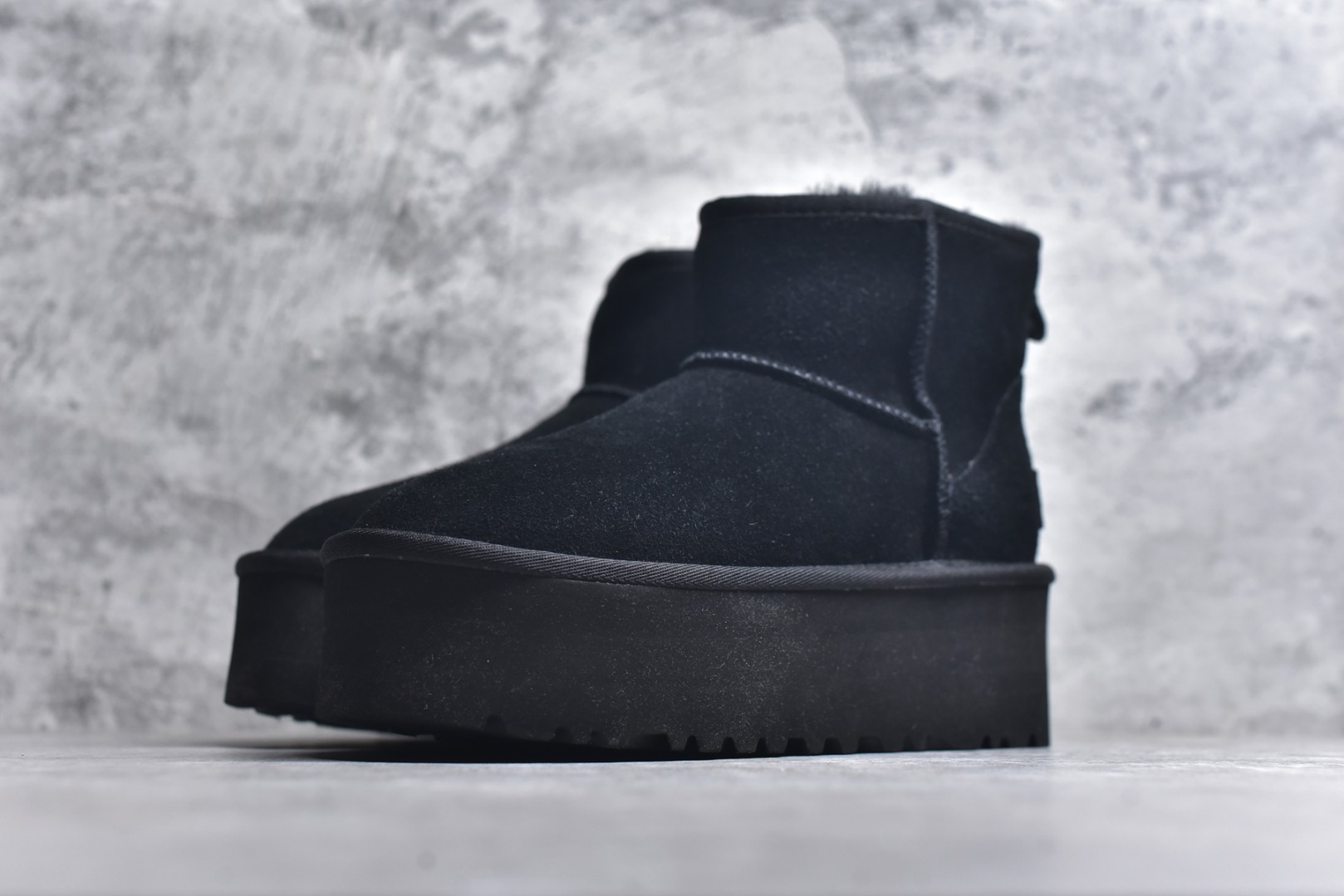 图片[2]-#X1 全网最齐 ugg 130个配色 市面顶级版本 UGG mini厚底中筒5cm 小红书爆款 广州外贸大厂生产 鞋头到鞋垫真羊皮毛一体 独立外盒包装 芯片 带防水工艺 区别市面任何版本 5cm厚底 独立原版开发大底 羊绒鞋垫 冬季保暖外出 家居都是很适合的选择 进年uug推出款式系列 局部偏向年轻消费者喜好 也走到时尚潮流穿搭的前沿 鞋身材质 防泼水涂层翻毛皮鞋面 17毫米UGGPURE™植入式羊毛内底 轻便防滑舒适橡胶外底 带有品牌LOGO商标 带全套包装 尺码： 35 36 37 38 39 40-选品中心