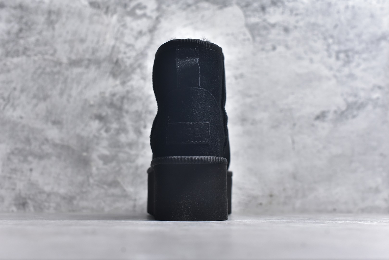 图片[5]-#X1 全网最齐 ugg 130个配色 市面顶级版本 UGG mini厚底中筒5cm 小红书爆款 广州外贸大厂生产 鞋头到鞋垫真羊皮毛一体 独立外盒包装 芯片 带防水工艺 区别市面任何版本 5cm厚底 独立原版开发大底 羊绒鞋垫 冬季保暖外出 家居都是很适合的选择 进年uug推出款式系列 局部偏向年轻消费者喜好 也走到时尚潮流穿搭的前沿 鞋身材质 防泼水涂层翻毛皮鞋面 17毫米UGGPURE™植入式羊毛内底 轻便防滑舒适橡胶外底 带有品牌LOGO商标 带全套包装 尺码： 35 36 37 38 39 40-选品中心