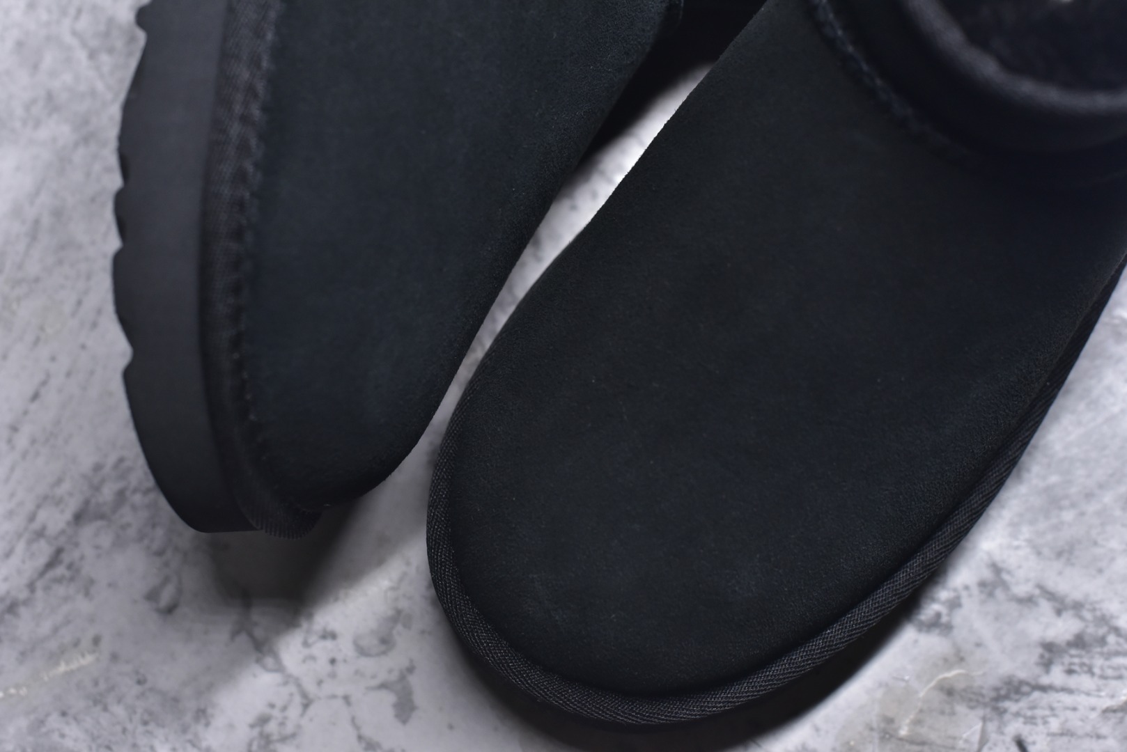 图片[8]-#X1 全网最齐 ugg 130个配色 市面顶级版本 UGG mini厚底中筒5cm 小红书爆款 广州外贸大厂生产 鞋头到鞋垫真羊皮毛一体 独立外盒包装 芯片 带防水工艺 区别市面任何版本 5cm厚底 独立原版开发大底 羊绒鞋垫 冬季保暖外出 家居都是很适合的选择 进年uug推出款式系列 局部偏向年轻消费者喜好 也走到时尚潮流穿搭的前沿 鞋身材质 防泼水涂层翻毛皮鞋面 17毫米UGGPURE™植入式羊毛内底 轻便防滑舒适橡胶外底 带有品牌LOGO商标 带全套包装 尺码： 35 36 37 38 39 40-选品中心