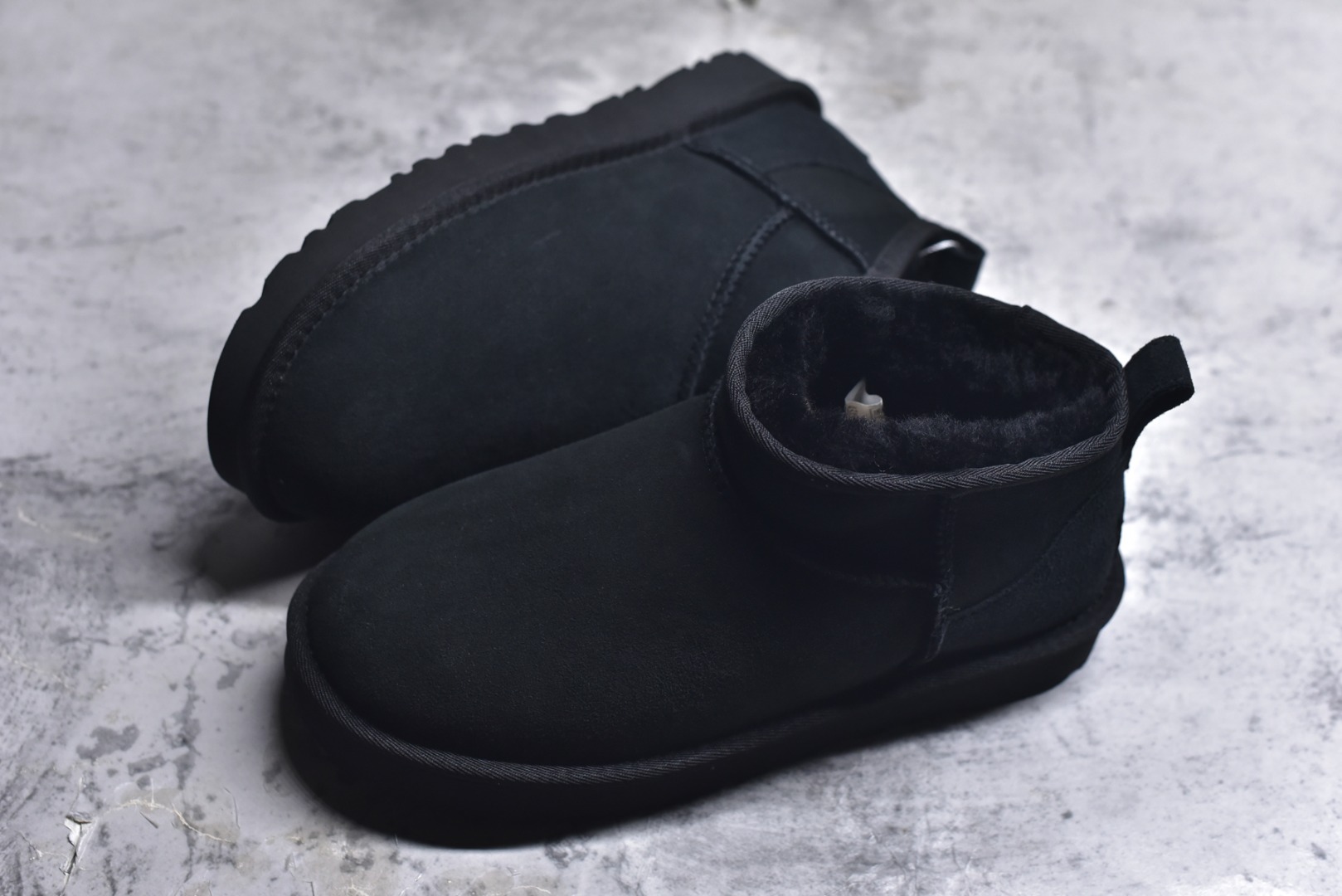 图片[7]-#X1 全网最齐 ugg 130个配色 市面顶级版本 UGG mini厚底中筒5cm 小红书爆款 广州外贸大厂生产 鞋头到鞋垫真羊皮毛一体 独立外盒包装 芯片 带防水工艺 区别市面任何版本 5cm厚底 独立原版开发大底 羊绒鞋垫 冬季保暖外出 家居都是很适合的选择 进年uug推出款式系列 局部偏向年轻消费者喜好 也走到时尚潮流穿搭的前沿 鞋身材质 防泼水涂层翻毛皮鞋面 17毫米UGGPURE™植入式羊毛内底 轻便防滑舒适橡胶外底 带有品牌LOGO商标 带全套包装 尺码： 35 36 37 38 39 40-选品中心