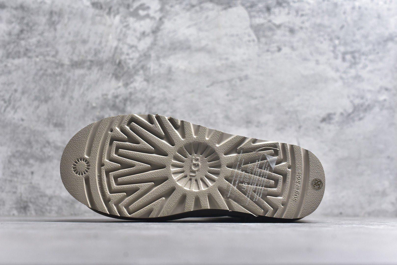 图片[6]-#X1 全网最齐 ugg 130个配色 市面顶级版本 UGG mini厚底中筒5cm 小红书爆款 广州外贸大厂生产 鞋头到鞋垫真羊皮毛一体 独立外盒包装 芯片 带防水工艺 区别市面任何版本 5cm厚底 独立原版开发大底 羊绒鞋垫 冬季保暖外出 家居都是很适合的选择 进年uug推出款式系列 局部偏向年轻消费者喜好 也走到时尚潮流穿搭的前沿 鞋身材质 防泼水涂层翻毛皮鞋面 17毫米UGGPURE™植入式羊毛内底 轻便防滑舒适橡胶外底 带有品牌LOGO商标 带全套包装 尺码： 35 36 37 38 39 40-选品中心