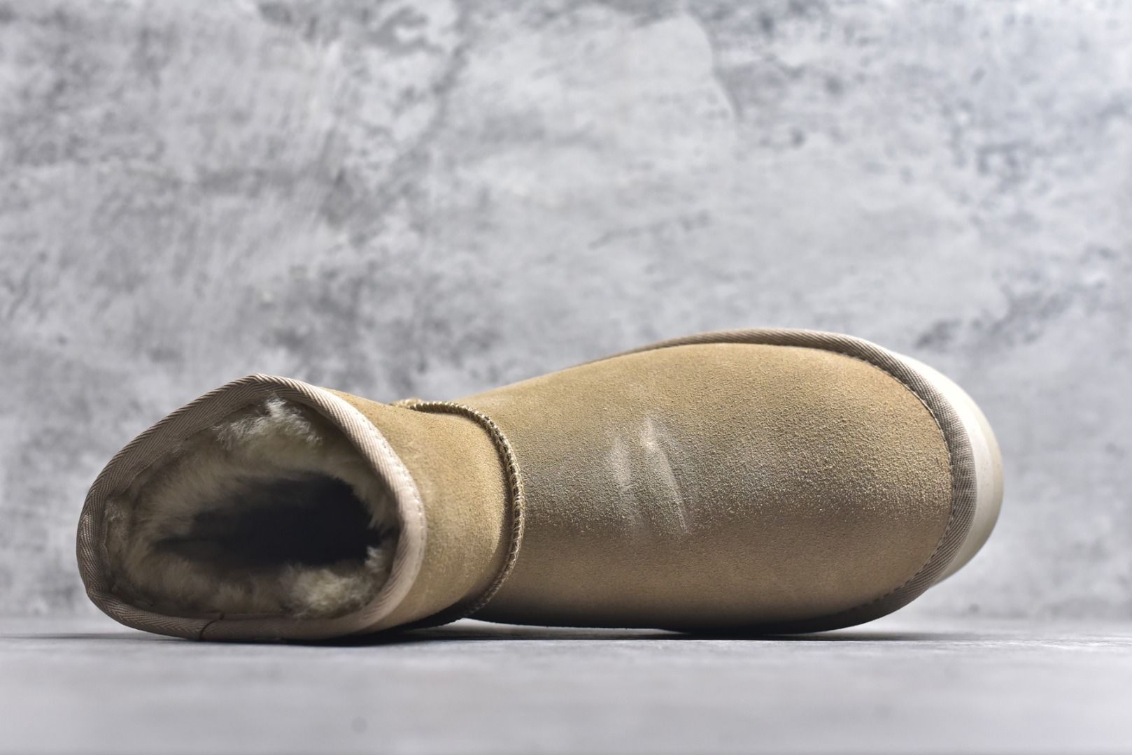 图片[4]-#X1 全网最齐 ugg 130个配色 市面顶级版本 UGG mini厚底中筒5cm 小红书爆款 广州外贸大厂生产 鞋头到鞋垫真羊皮毛一体 独立外盒包装 芯片 带防水工艺 区别市面任何版本 5cm厚底 独立原版开发大底 羊绒鞋垫 冬季保暖外出 家居都是很适合的选择 进年uug推出款式系列 局部偏向年轻消费者喜好 也走到时尚潮流穿搭的前沿 鞋身材质 防泼水涂层翻毛皮鞋面 17毫米UGGPURE™植入式羊毛内底 轻便防滑舒适橡胶外底 带有品牌LOGO商标 带全套包装 尺码： 35 36 37 38 39 40-选品中心