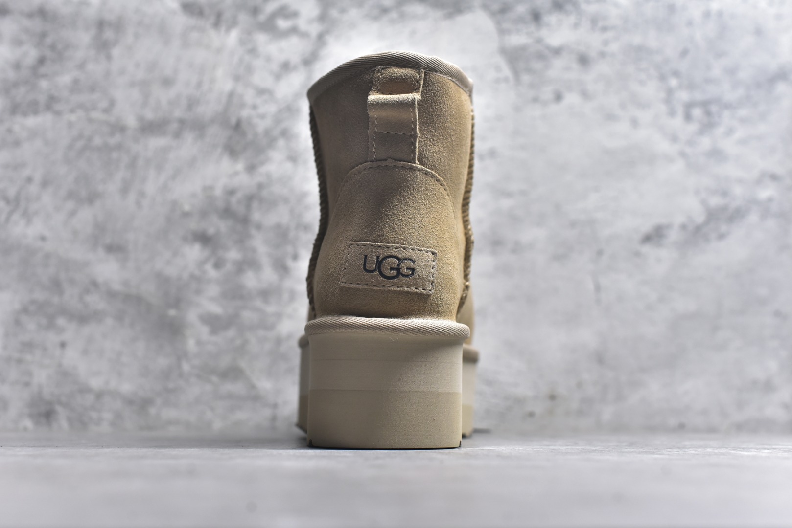 图片[5]-#X1 全网最齐 ugg 130个配色 市面顶级版本 UGG mini厚底中筒5cm 小红书爆款 广州外贸大厂生产 鞋头到鞋垫真羊皮毛一体 独立外盒包装 芯片 带防水工艺 区别市面任何版本 5cm厚底 独立原版开发大底 羊绒鞋垫 冬季保暖外出 家居都是很适合的选择 进年uug推出款式系列 局部偏向年轻消费者喜好 也走到时尚潮流穿搭的前沿 鞋身材质 防泼水涂层翻毛皮鞋面 17毫米UGGPURE™植入式羊毛内底 轻便防滑舒适橡胶外底 带有品牌LOGO商标 带全套包装 尺码： 35 36 37 38 39 40-选品中心