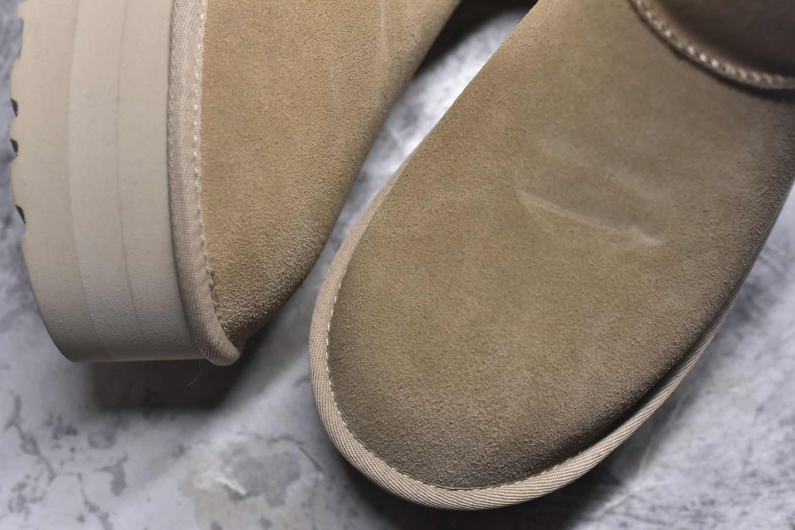 图片[8]-#X1 全网最齐 ugg 130个配色 市面顶级版本 UGG mini厚底中筒5cm 小红书爆款 广州外贸大厂生产 鞋头到鞋垫真羊皮毛一体 独立外盒包装 芯片 带防水工艺 区别市面任何版本 5cm厚底 独立原版开发大底 羊绒鞋垫 冬季保暖外出 家居都是很适合的选择 进年uug推出款式系列 局部偏向年轻消费者喜好 也走到时尚潮流穿搭的前沿 鞋身材质 防泼水涂层翻毛皮鞋面 17毫米UGGPURE™植入式羊毛内底 轻便防滑舒适橡胶外底 带有品牌LOGO商标 带全套包装 尺码： 35 36 37 38 39 40-选品中心
