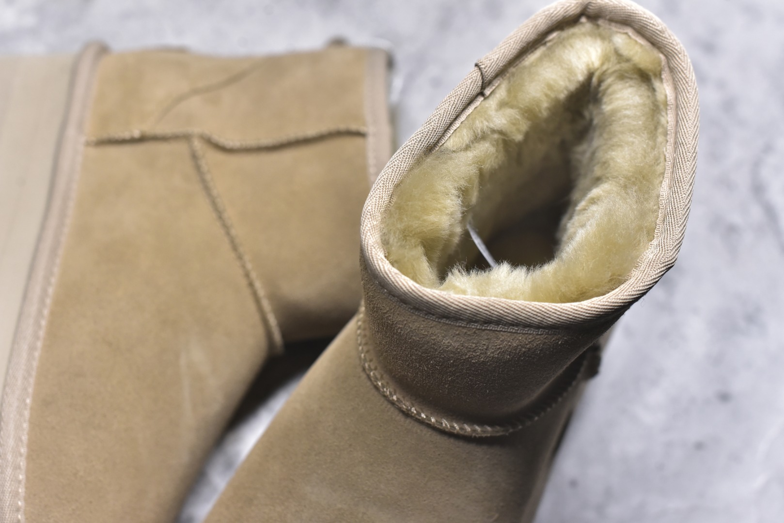 图片[9]-#X1 全网最齐 ugg 130个配色 市面顶级版本 UGG mini厚底中筒5cm 小红书爆款 广州外贸大厂生产 鞋头到鞋垫真羊皮毛一体 独立外盒包装 芯片 带防水工艺 区别市面任何版本 5cm厚底 独立原版开发大底 羊绒鞋垫 冬季保暖外出 家居都是很适合的选择 进年uug推出款式系列 局部偏向年轻消费者喜好 也走到时尚潮流穿搭的前沿 鞋身材质 防泼水涂层翻毛皮鞋面 17毫米UGGPURE™植入式羊毛内底 轻便防滑舒适橡胶外底 带有品牌LOGO商标 带全套包装 尺码： 35 36 37 38 39 40-选品中心