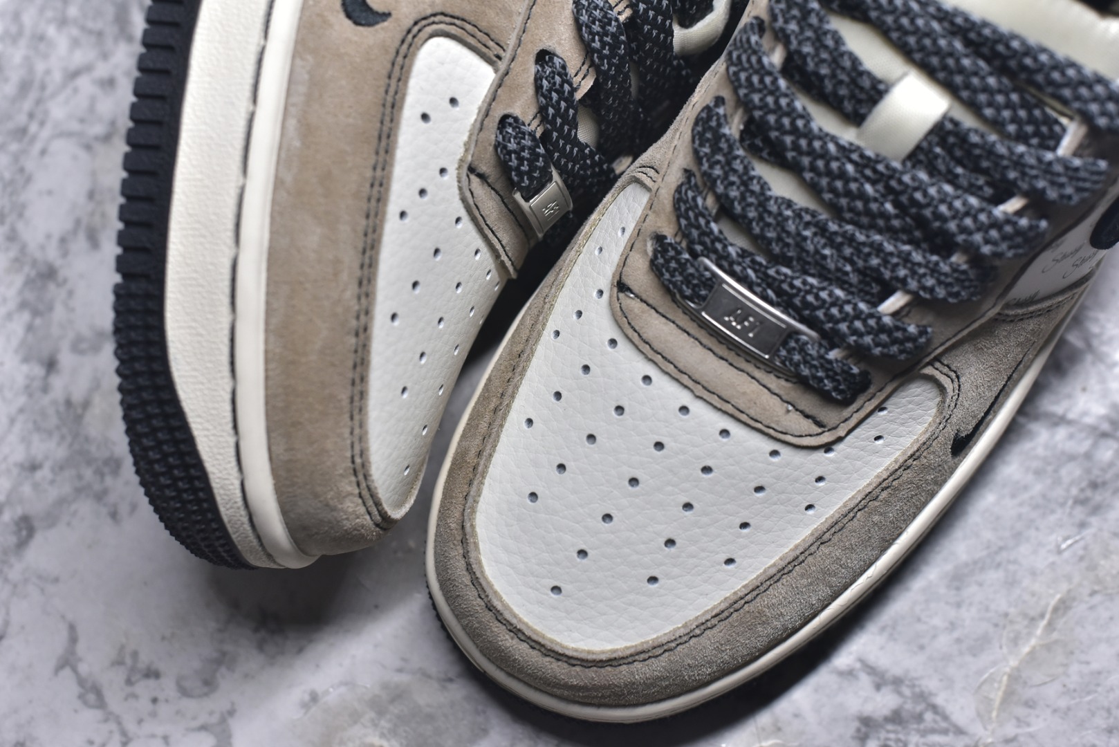 图片[8]-#Nk Air Force 1\’07 Low 斯图西联名-奶茶 空军一号低帮休闲板鞋 XZ6188-999 #原楦头原纸板 原装鞋盒 定制五金配件 内置全掌气垫 原厂鞋底 尺码：36 36.5 37.5 38 38.5 39 40 40.5 41 42 42.5 43 44 44.5 45 9.D4-选品中心