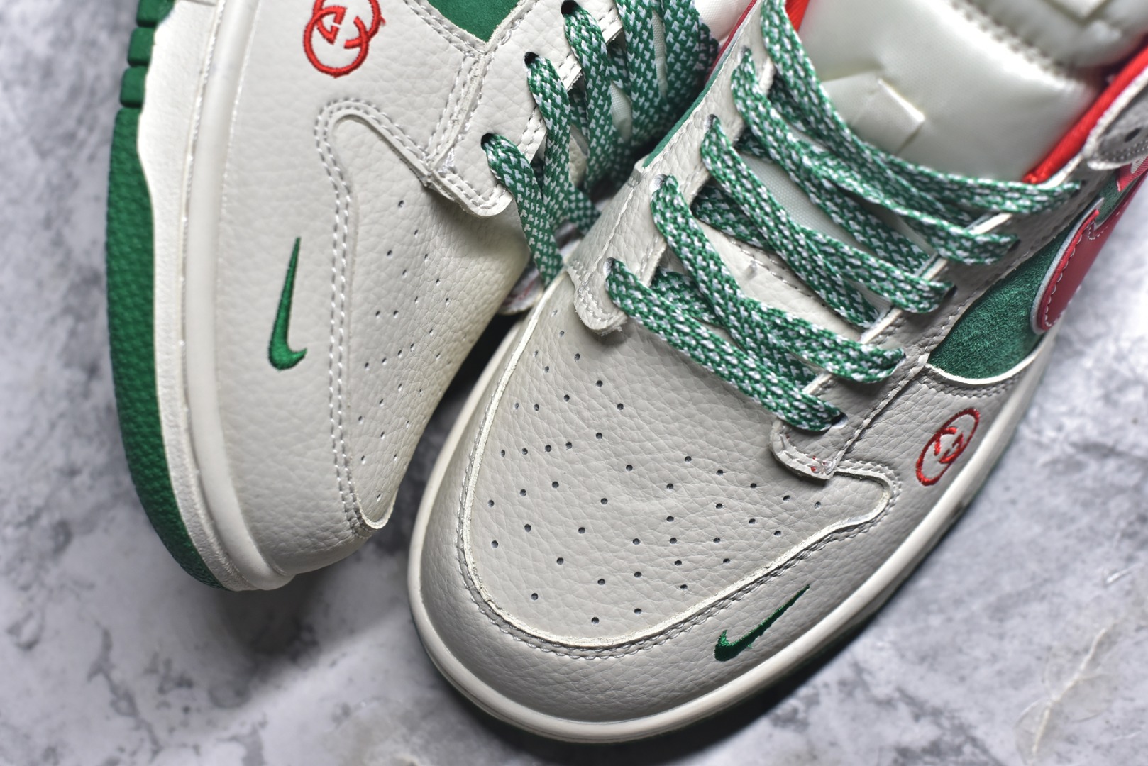 图片[8]-#海外爆款限量发售！Nike SB Dunk Low“北面联名——米绿红勾” 周年高端定制 低帮休闲板鞋 定制鞋盒 大厂纯原品质出货 超高清洁度 皮料切割干净无任何毛边 细节完美 货号：DG1988-011 尺码：36 36.5 37.5 38 38.5 39 40 40.5 41 42 42.5 43 44 44.5 45-选品中心