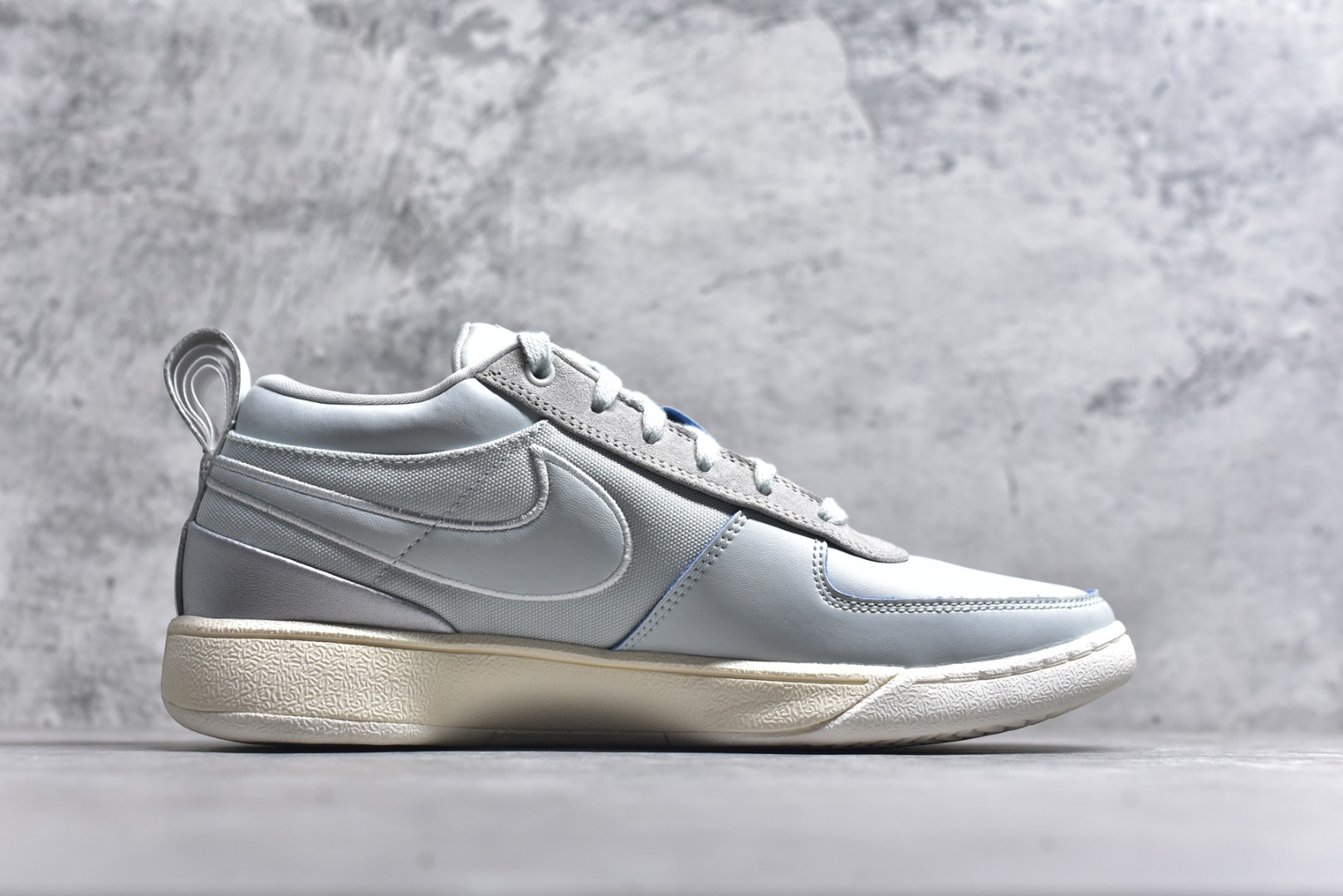 图片[3]-#灭世/Max NK Book 1 Devin Booker 德文·布克一代男子实战篮球鞋 刮刮乐白蓝 IH0891-001 灭世纯原革新出货️缓震配置独家革新！实战属性直接拉满👊🏻实战 天花板上限再度提升！实战亲测-性能体验吊打国产同价位鞋款（为满足海外市场 布克一代最大尺码为47.5） ⚫️增配前掌鹅蛋ZOOM ➕抗扭片➕后掌马蹄ZOOM气垫（正品仅配置后掌zoom气垫） ⚫️采用科比4代鞋楦以及龙骨数据打造！小科4实至名归！（完美解决正品压脚趾问题） ⚫️鞋身➕鞋头增配高频补强层，提升鞋头以及脚踝支撑性 ⚫️鞋垫采用科比4代元年高弹缓震垫材质-磨合一场直接贴合脚型☑️ ⚫️外底加厚2mm，wow10止滑配方，无需磨合，抓地性能原地起飞 最强布克一代有且只在灭世纯原（支持市场任意货品正面PK） 真材实料，肉眼可见！革新升级绝非空穴来风！灭世纯原内外兼修，用态度诠释实战新篇章👊🏻 Book 1 尺码 39-47.5\”},\”commodity\”：{\”is_my_album\”：false,\”bizExt\”：{\”qualityType\”：1},\”commodityDetailId\”：\”-选品中心