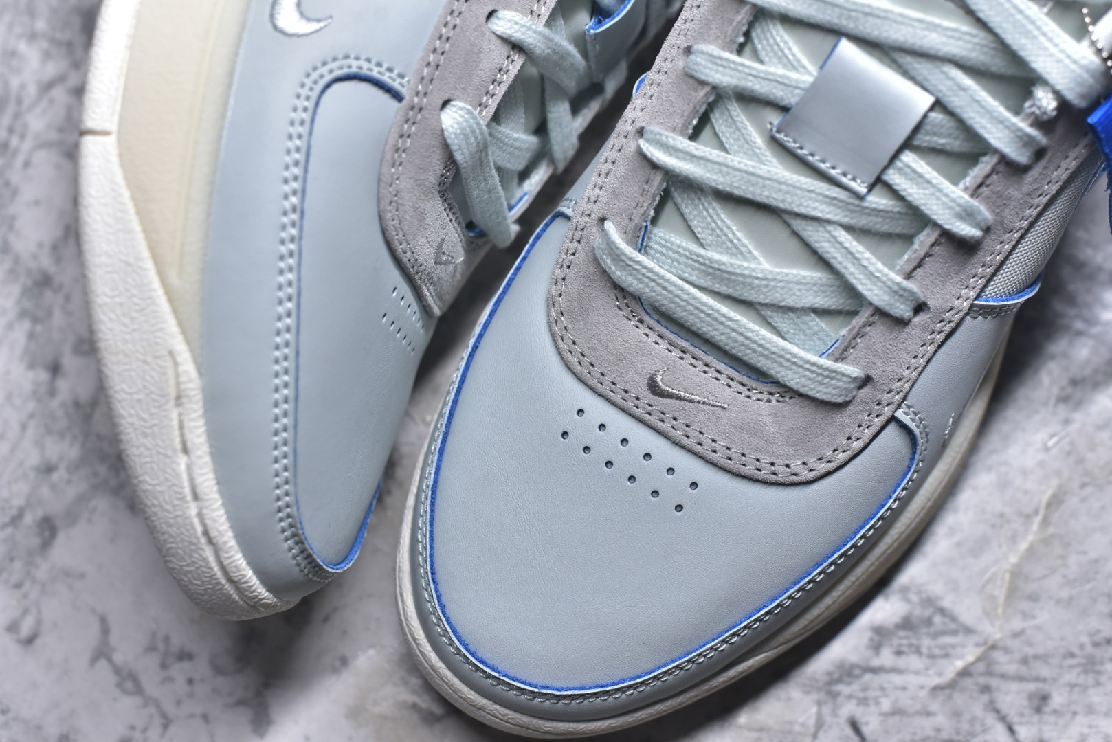 图片[8]-#灭世/Max NK Book 1 Devin Booker 德文·布克一代男子实战篮球鞋 刮刮乐白蓝 IH0891-001 灭世纯原革新出货️缓震配置独家革新！实战属性直接拉满👊🏻实战 天花板上限再度提升！实战亲测-性能体验吊打国产同价位鞋款（为满足海外市场 布克一代最大尺码为47.5） ⚫️增配前掌鹅蛋ZOOM ➕抗扭片➕后掌马蹄ZOOM气垫（正品仅配置后掌zoom气垫） ⚫️采用科比4代鞋楦以及龙骨数据打造！小科4实至名归！（完美解决正品压脚趾问题） ⚫️鞋身➕鞋头增配高频补强层，提升鞋头以及脚踝支撑性 ⚫️鞋垫采用科比4代元年高弹缓震垫材质-磨合一场直接贴合脚型☑️ ⚫️外底加厚2mm，wow10止滑配方，无需磨合，抓地性能原地起飞 最强布克一代有且只在灭世纯原（支持市场任意货品正面PK） 真材实料，肉眼可见！革新升级绝非空穴来风！灭世纯原内外兼修，用态度诠释实战新篇章👊🏻 Book 1 尺码 39-47.5\”},\”commodity\”：{\”is_my_album\”：false,\”bizExt\”：{\”qualityType\”：1},\”commodityDetailId\”：\”-选品中心