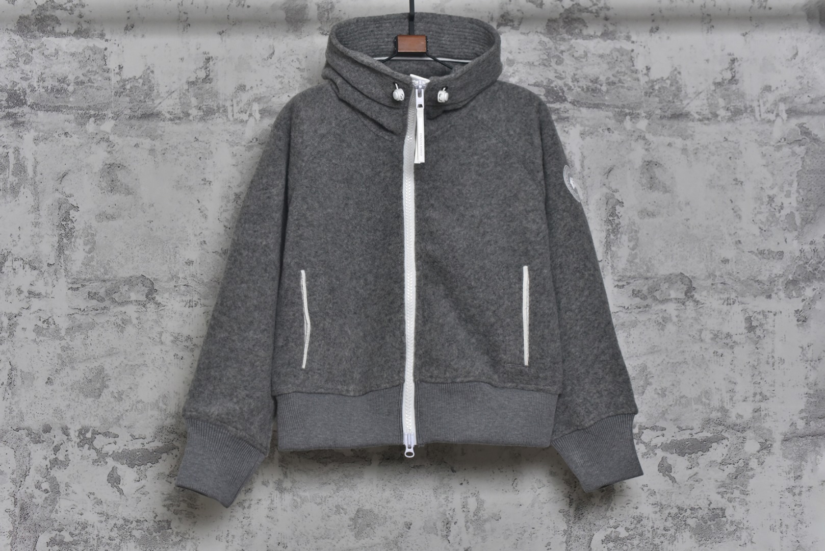 #CANADA GOOSE加拿大鹅Chilliwack-SS22白标01女款系列❗ 现货供应 全年售后❗ 温馨提示❗（只做高端产品） DF巅峰 踏上巅峰❗ 货号：7102W1-99 颜色：白灰色 尺码：S. M. L. XL. XXL-选品中心