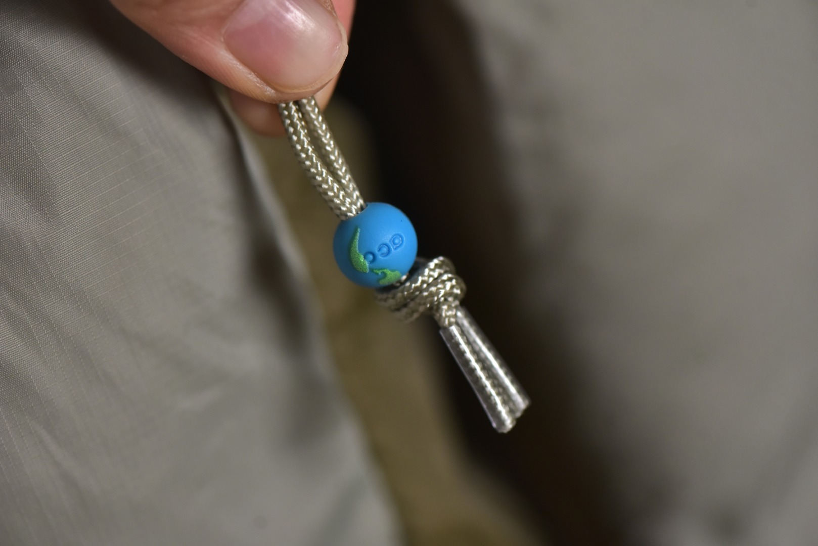 图片[5]-#Nike/耐克 24Fw ACG面包羽绒棉服 高端支线系列应对极端恶劣天气，旗舰店门面的担当，不多见的抗寒重磅单品，拼接设计拼色呼应真的好好看的一款面包服，做工复杂程度比羽绒服要复杂的多，保暖性能和羽绒服一致，东北零下的天气都可以穿，顶级原版辅料细节，原版一致，采用p棉填充400克，科技面料值得入手，定制地球和ACG三角铁环扣子，绿色胸口Logo压胶细节，三处刺绣均为百灵达进口机器万针刺绣，男女同款 尺码：M-XXL-选品中心