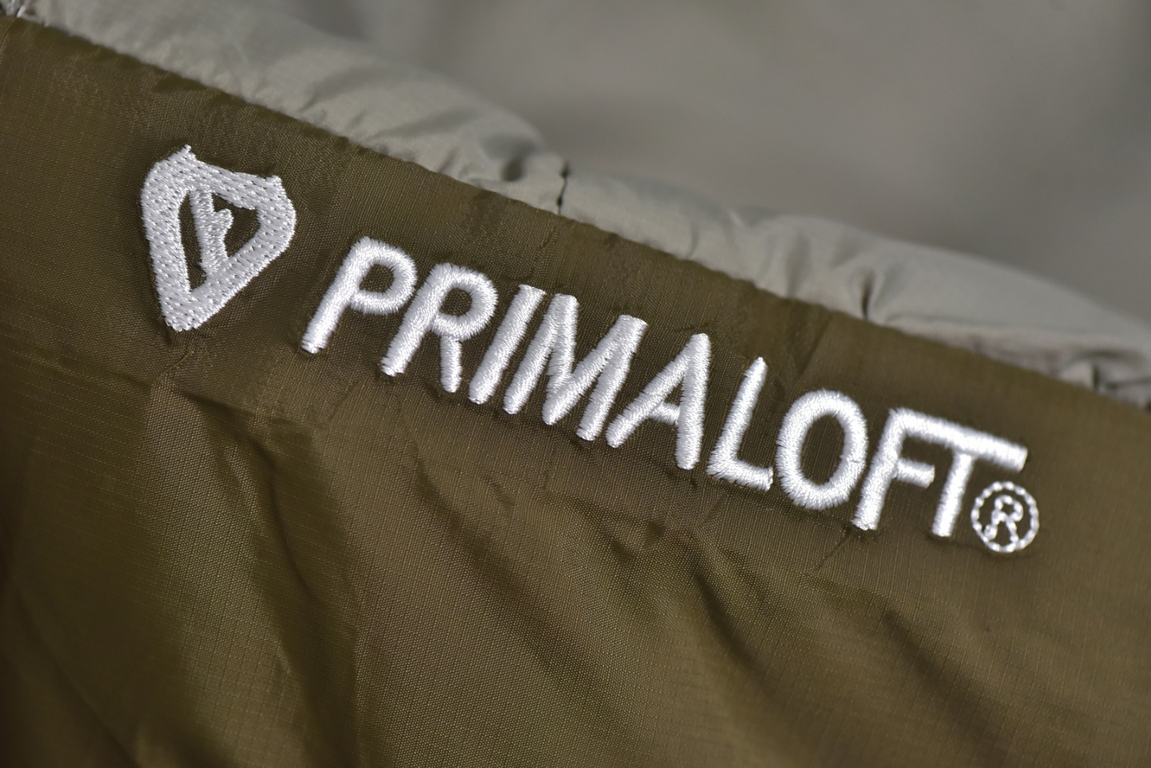 图片[4]-#Nike/耐克 24Fw ACG面包羽绒棉服 高端支线系列应对极端恶劣天气，旗舰店门面的担当，不多见的抗寒重磅单品，拼接设计拼色呼应真的好好看的一款面包服，做工复杂程度比羽绒服要复杂的多，保暖性能和羽绒服一致，东北零下的天气都可以穿，顶级原版辅料细节，原版一致，采用p棉填充400克，科技面料值得入手，定制地球和ACG三角铁环扣子，绿色胸口Logo压胶细节，三处刺绣均为百灵达进口机器万针刺绣，男女同款 尺码：M-XXL-选品中心