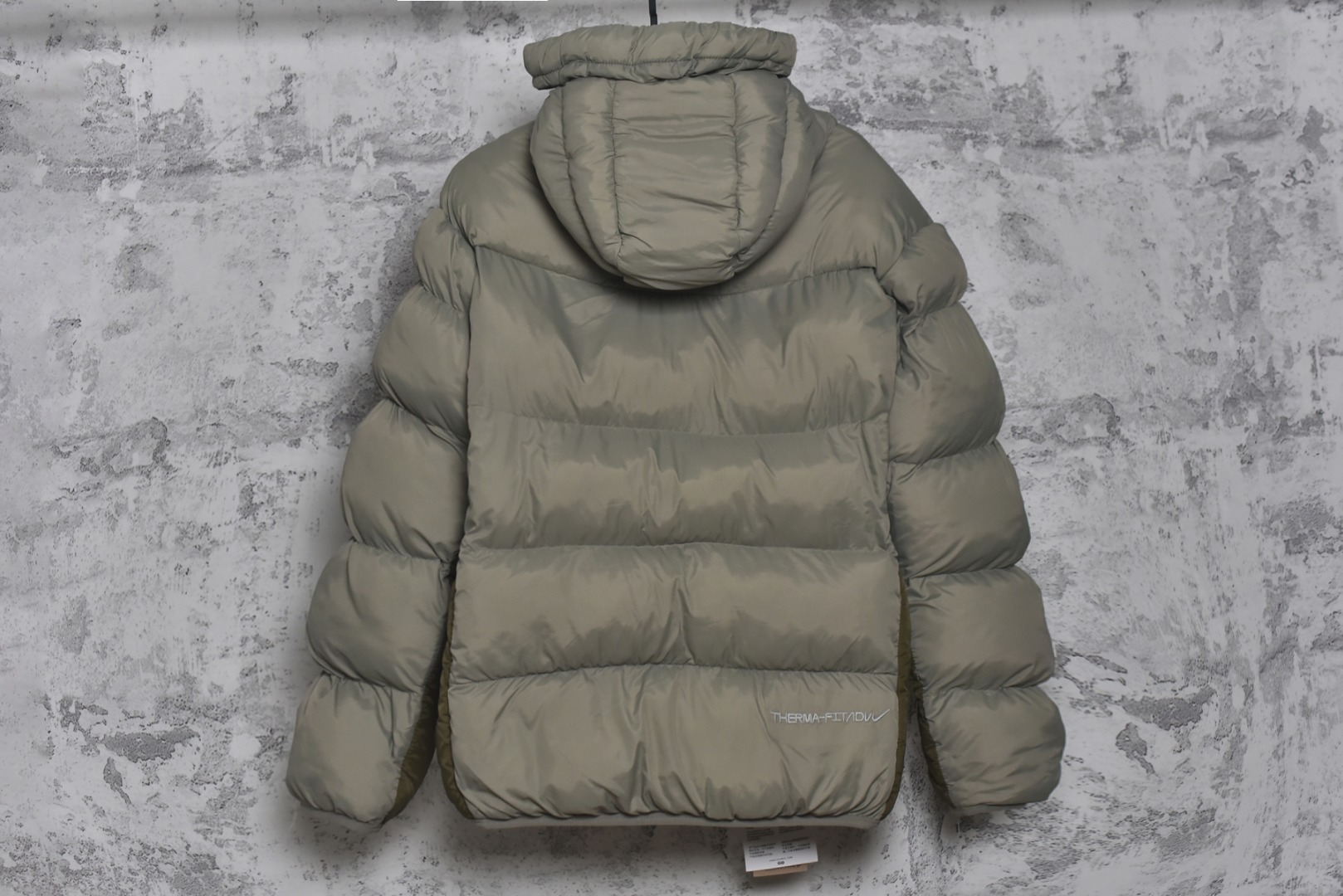 图片[2]-#Nike/耐克 24Fw ACG面包羽绒棉服 高端支线系列应对极端恶劣天气，旗舰店门面的担当，不多见的抗寒重磅单品，拼接设计拼色呼应真的好好看的一款面包服，做工复杂程度比羽绒服要复杂的多，保暖性能和羽绒服一致，东北零下的天气都可以穿，顶级原版辅料细节，原版一致，采用p棉填充400克，科技面料值得入手，定制地球和ACG三角铁环扣子，绿色胸口Logo压胶细节，三处刺绣均为百灵达进口机器万针刺绣，男女同款 尺码：M-XXL-选品中心