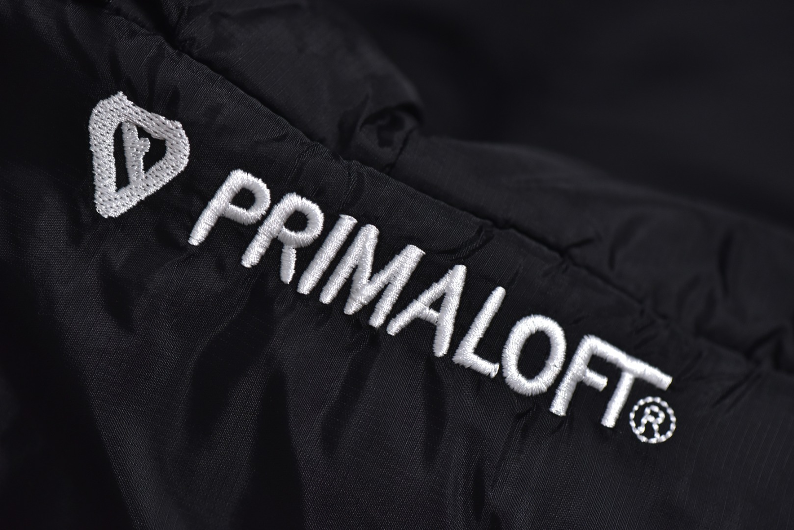 图片[4]-#Nike/耐克 24Fw ACG面包羽绒棉服 高端支线系列应对极端恶劣天气，旗舰店门面的担当，不多见的抗寒重磅单品，拼接设计拼色呼应真的好好看的一款面包服，做工复杂程度比羽绒服要复杂的多，保暖性能和羽绒服一致，东北零下的天气都可以穿，顶级原版辅料细节，原版一致，采用p棉填充400克，科技面料值得入手，定制地球和ACG三角铁环扣子，绿色胸口Logo压胶细节，三处刺绣均为百灵达进口机器万针刺绣，男女同款 尺码：M-XXL-选品中心