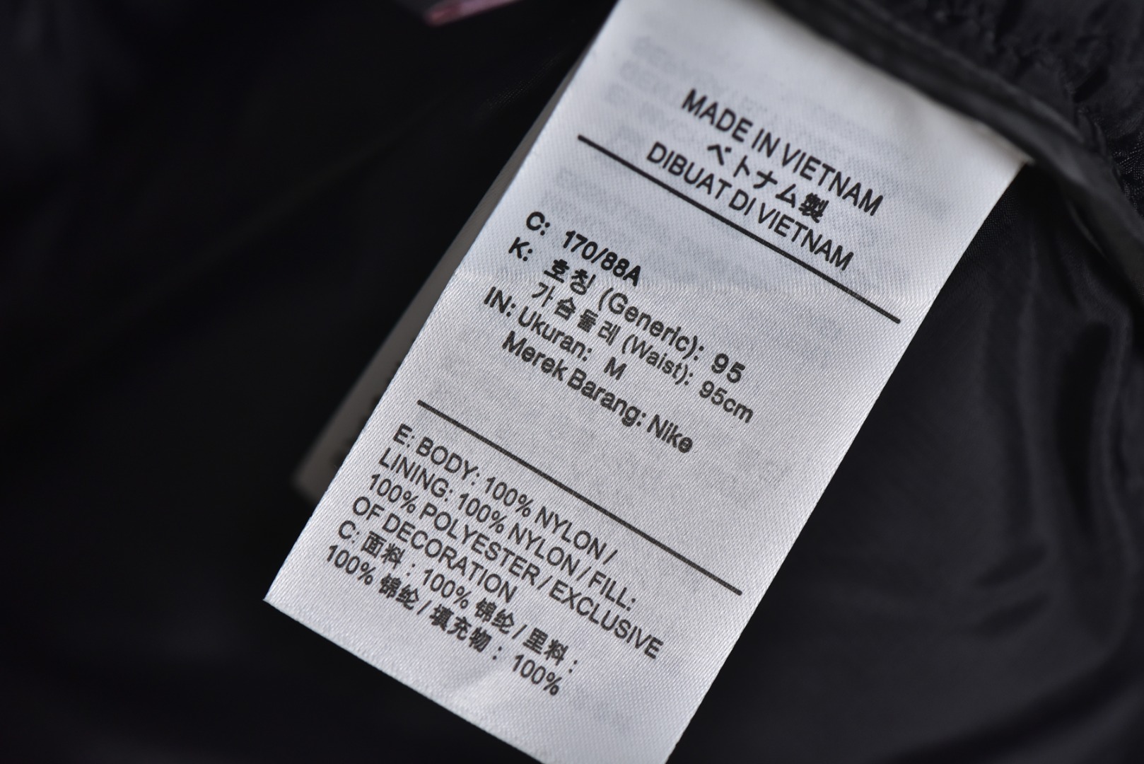 图片[5]-#Nike/耐克 24Fw ACG面包羽绒棉服 高端支线系列应对极端恶劣天气，旗舰店门面的担当，不多见的抗寒重磅单品，拼接设计拼色呼应真的好好看的一款面包服，做工复杂程度比羽绒服要复杂的多，保暖性能和羽绒服一致，东北零下的天气都可以穿，顶级原版辅料细节，原版一致，采用p棉填充400克，科技面料值得入手，定制地球和ACG三角铁环扣子，绿色胸口Logo压胶细节，三处刺绣均为百灵达进口机器万针刺绣，男女同款 尺码：M-XXL-选品中心