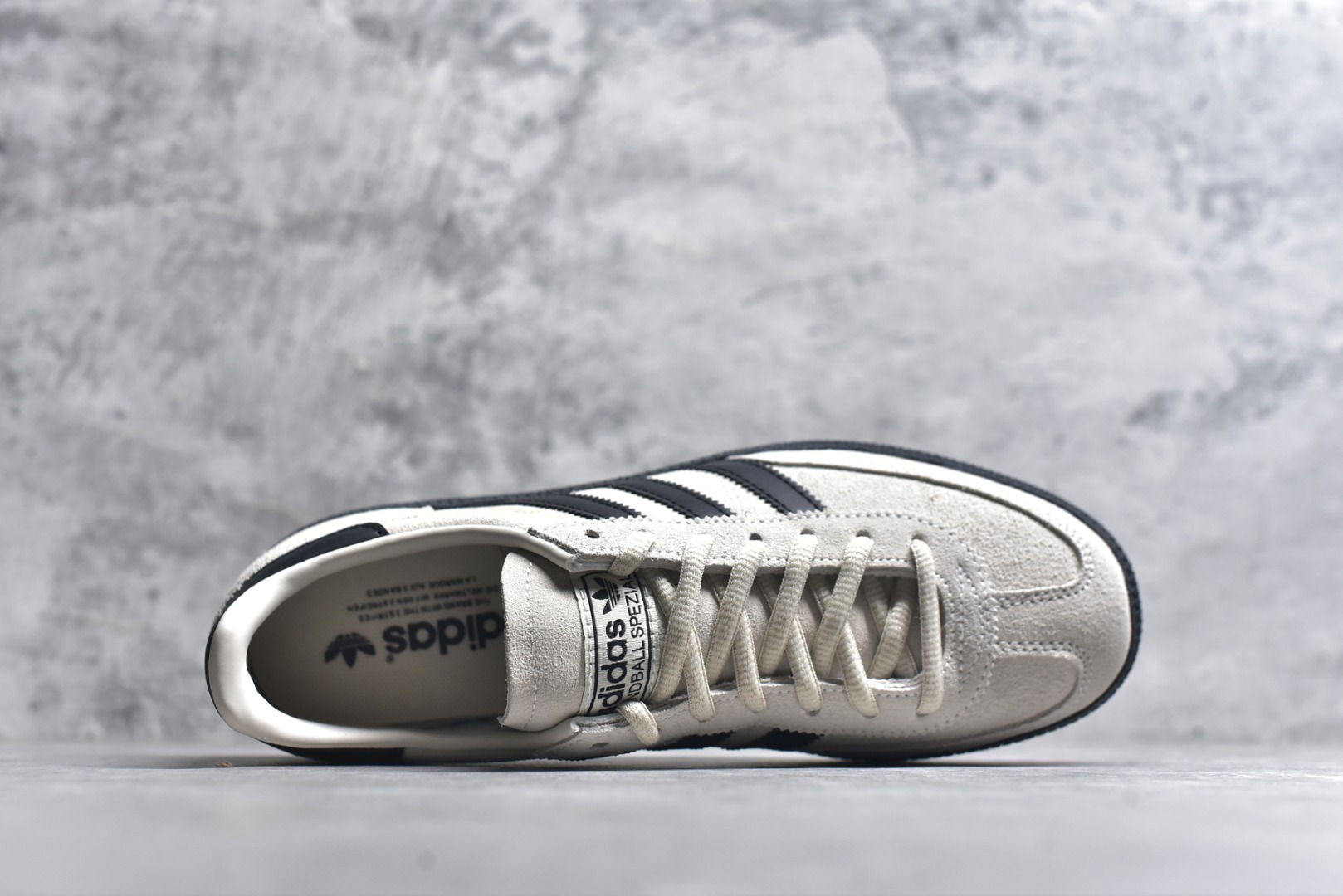 图片[4]-#Adidas Handball Spezial 官方正确版本 阿迪达斯经典款 复古休闲板鞋 全鞋采用反毛皮制作 牛筋耐磨大底 承载青春情怀的板鞋 经典三条杠装饰鞋侧 品牌辨识度清晰 货号：JR3667 尺码：35-45（半）-选品中心