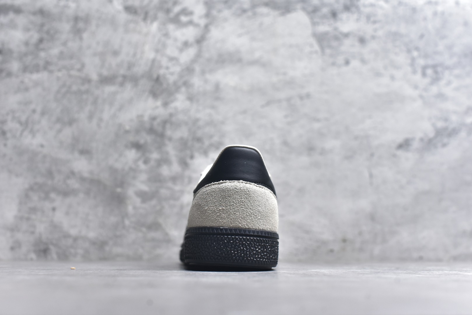 图片[5]-#Adidas Handball Spezial 官方正确版本 阿迪达斯经典款 复古休闲板鞋 全鞋采用反毛皮制作 牛筋耐磨大底 承载青春情怀的板鞋 经典三条杠装饰鞋侧 品牌辨识度清晰 货号：JR3667 尺码：35-45（半）-选品中心