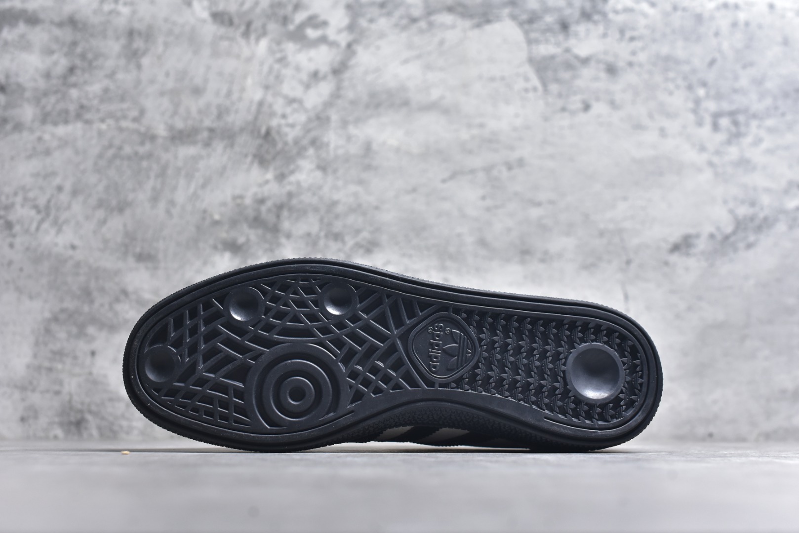 图片[6]-#Adidas Handball Spezial 官方正确版本 阿迪达斯经典款 复古休闲板鞋 全鞋采用反毛皮制作 牛筋耐磨大底 承载青春情怀的板鞋 经典三条杠装饰鞋侧 品牌辨识度清晰 货号：JR3667 尺码：35-45（半）-选品中心