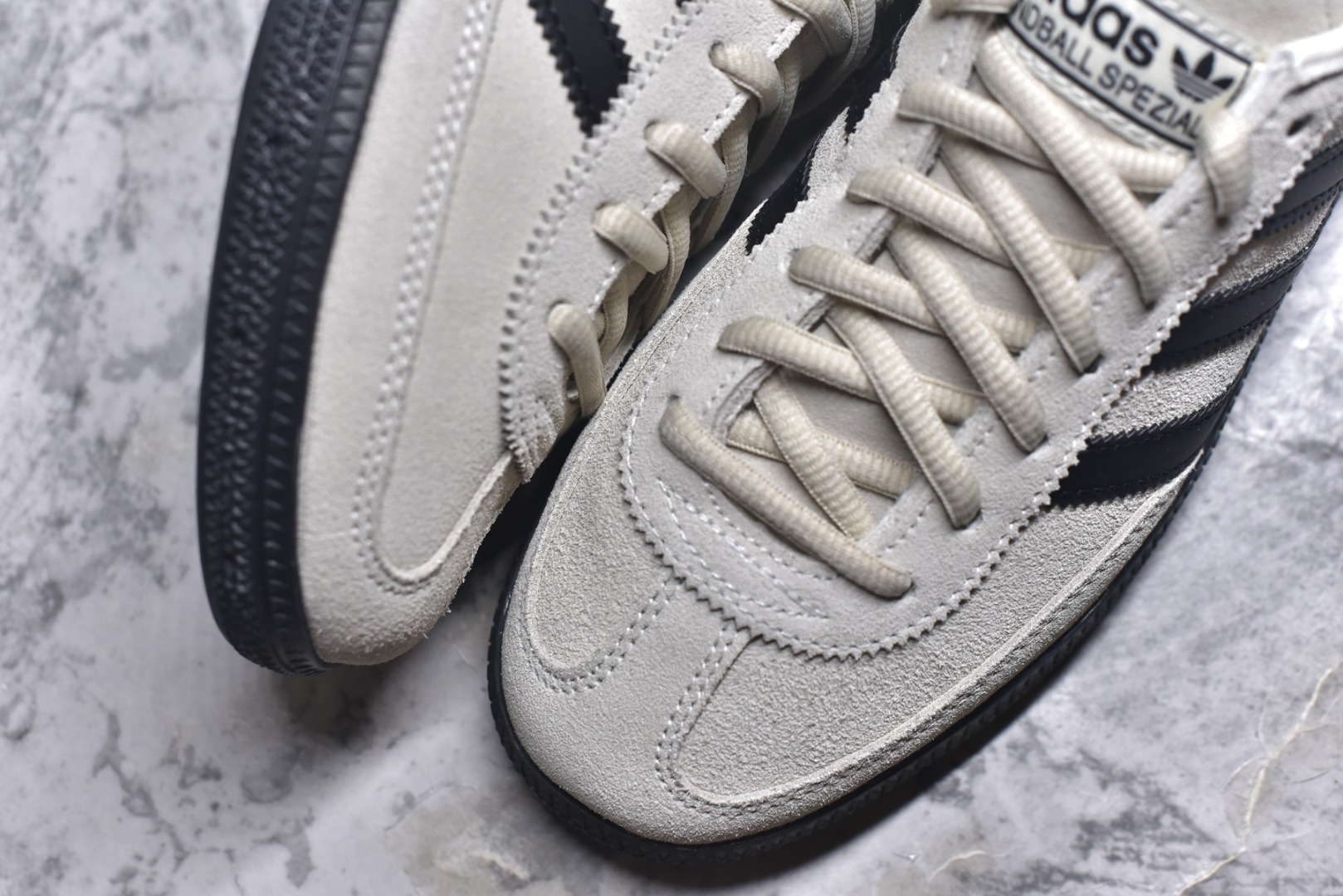 图片[8]-#Adidas Handball Spezial 官方正确版本 阿迪达斯经典款 复古休闲板鞋 全鞋采用反毛皮制作 牛筋耐磨大底 承载青春情怀的板鞋 经典三条杠装饰鞋侧 品牌辨识度清晰 货号：JR3667 尺码：35-45（半）-选品中心