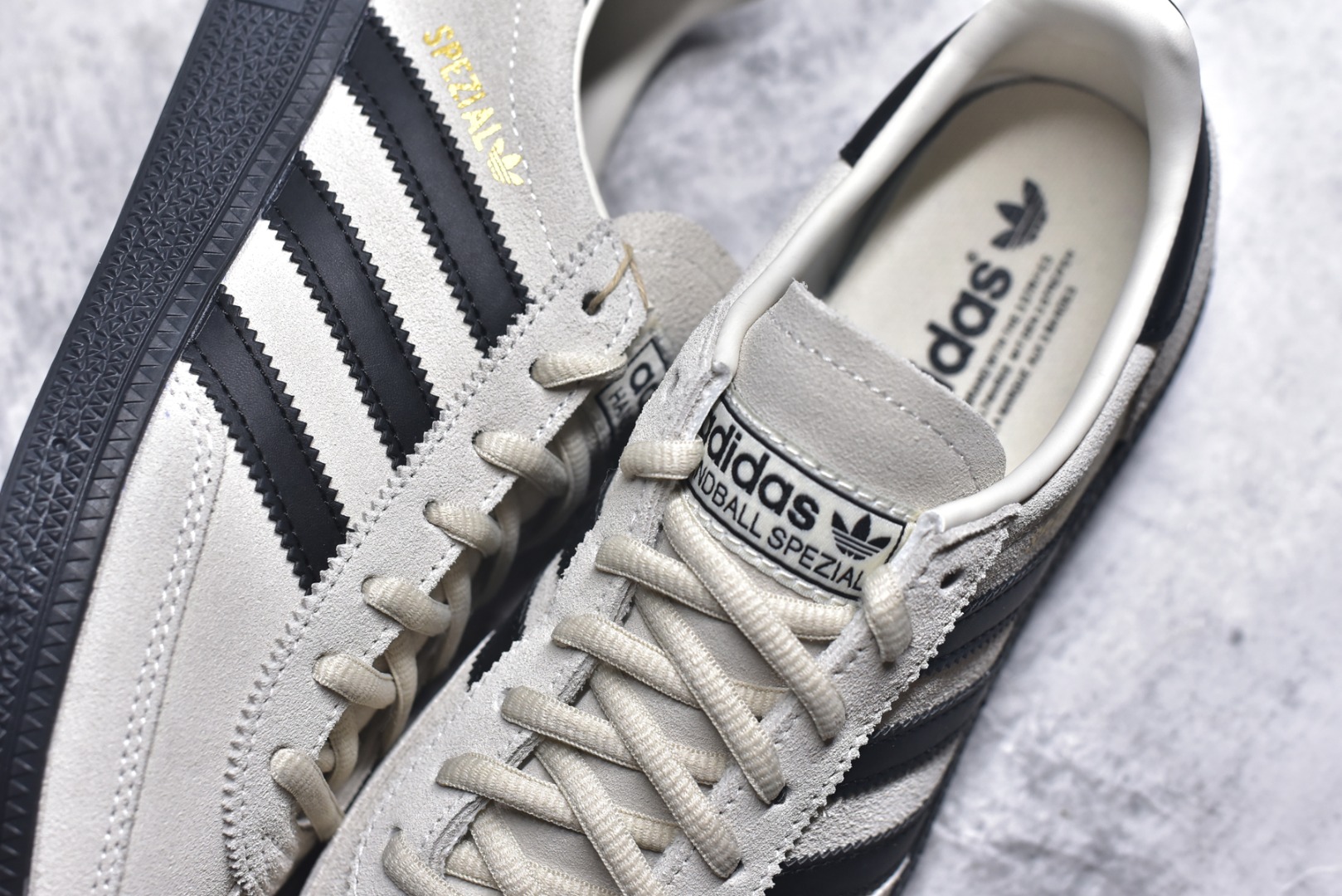 图片[9]-#Adidas Handball Spezial 官方正确版本 阿迪达斯经典款 复古休闲板鞋 全鞋采用反毛皮制作 牛筋耐磨大底 承载青春情怀的板鞋 经典三条杠装饰鞋侧 品牌辨识度清晰 货号：JR3667 尺码：35-45（半）-选品中心