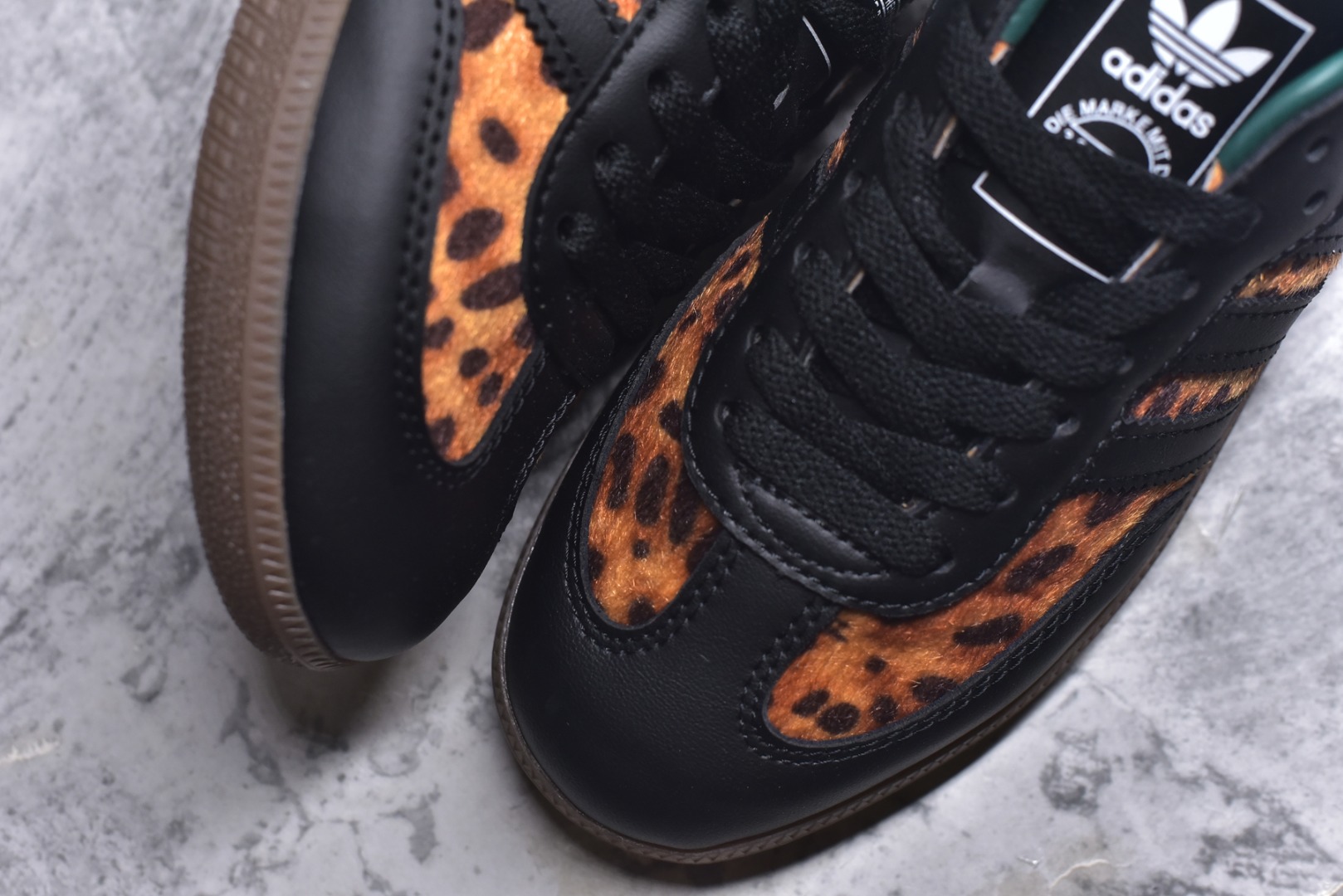 图片[8]-#adidas originals SAMBA “Leopard Print”舒适百搭薄底 耐磨 低帮 板鞋 男女同款 棕黑豹纹 低帮舒适百搭德训休闲鞋 纯原品质 市面第一梯队德训大厂出品 全新高端零售平台专供品质 全鞋身采用头层牛皮 包括鞋舌也是头层皮 真马毛材质 私模大底 非市面公底 区别市场通货 货号：JI2735 尺码：36 36.5 37 38 38.5 39 40 40.5 41 42 42.5 43 44 44.5 45-选品中心