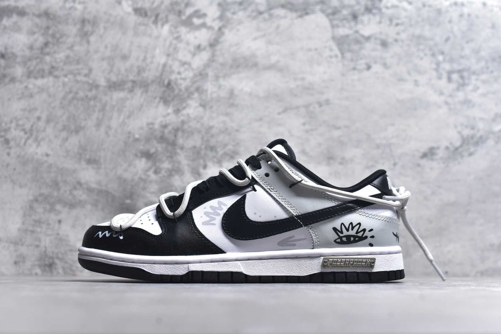 #Nike SB Dunk Low 绑带 周年高端定制 低帮休闲板鞋 DD1391-100 #定制鞋盒 超高清洁度 皮料切割干净无任何毛边 细节完美 尺码：40 40.5 41 42 42.5 43 44 44.5 45 46 9.E5-选品中心