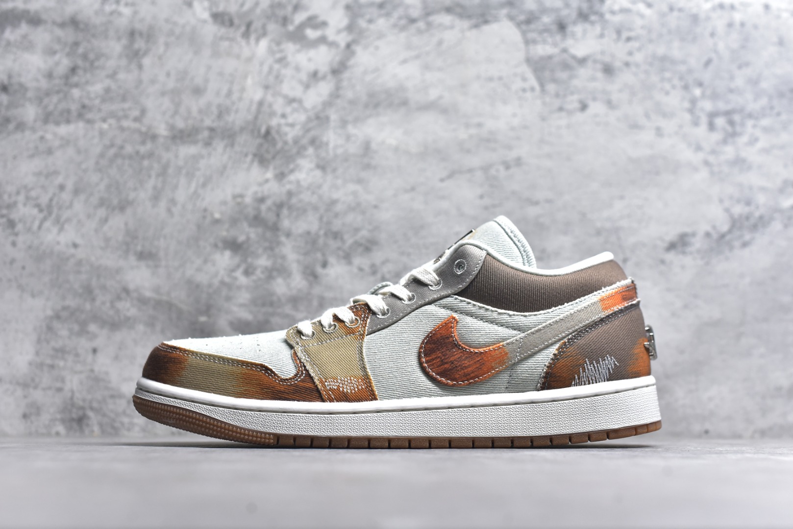 #Air Jordan AJ1 Low 低帮 IM6664-991 全新流水线出品 市场第二梯队最强版 全部原鞋开发 原楦原纸板开发 全鞋电脑针车 原厂内置全掌气垫 原盒内在原标 唯一Zp原版鞋带绑法 免检产品 全新2022版型 全头层皮料 完美零毛边处理 原厂配置全掌气垫 价格定位良心 新配色陆续出货 尺码：36-46-选品中心