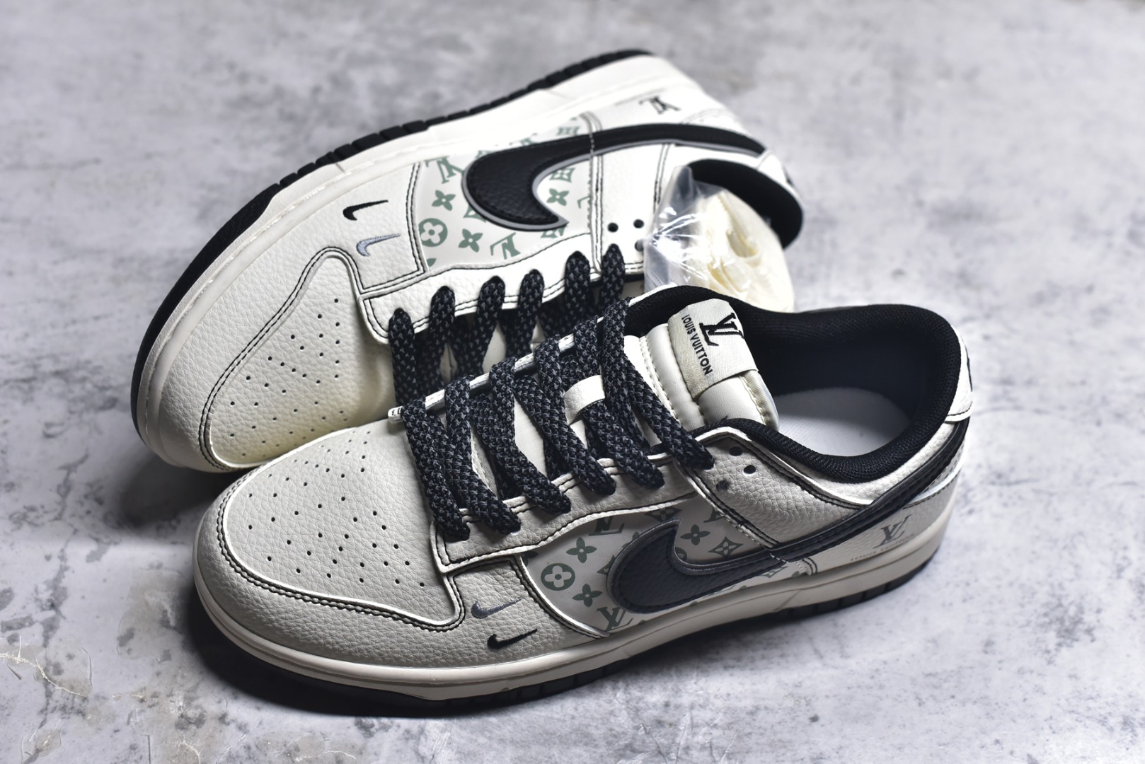图片[7]-#Nike SB Dunk Low LV联名 印花米黑勾 高端定制 低帮休闲板鞋 HH7518-095 #定制鞋盒 大厂纯原品质出货 超高清洁度 皮料切割干净无任何毛边 细节完美 尺码：36 36.5 37.5 38 38.5 39 40 40.5 41 42 42.5 43 44 44.5 45 9.E5-选品中心