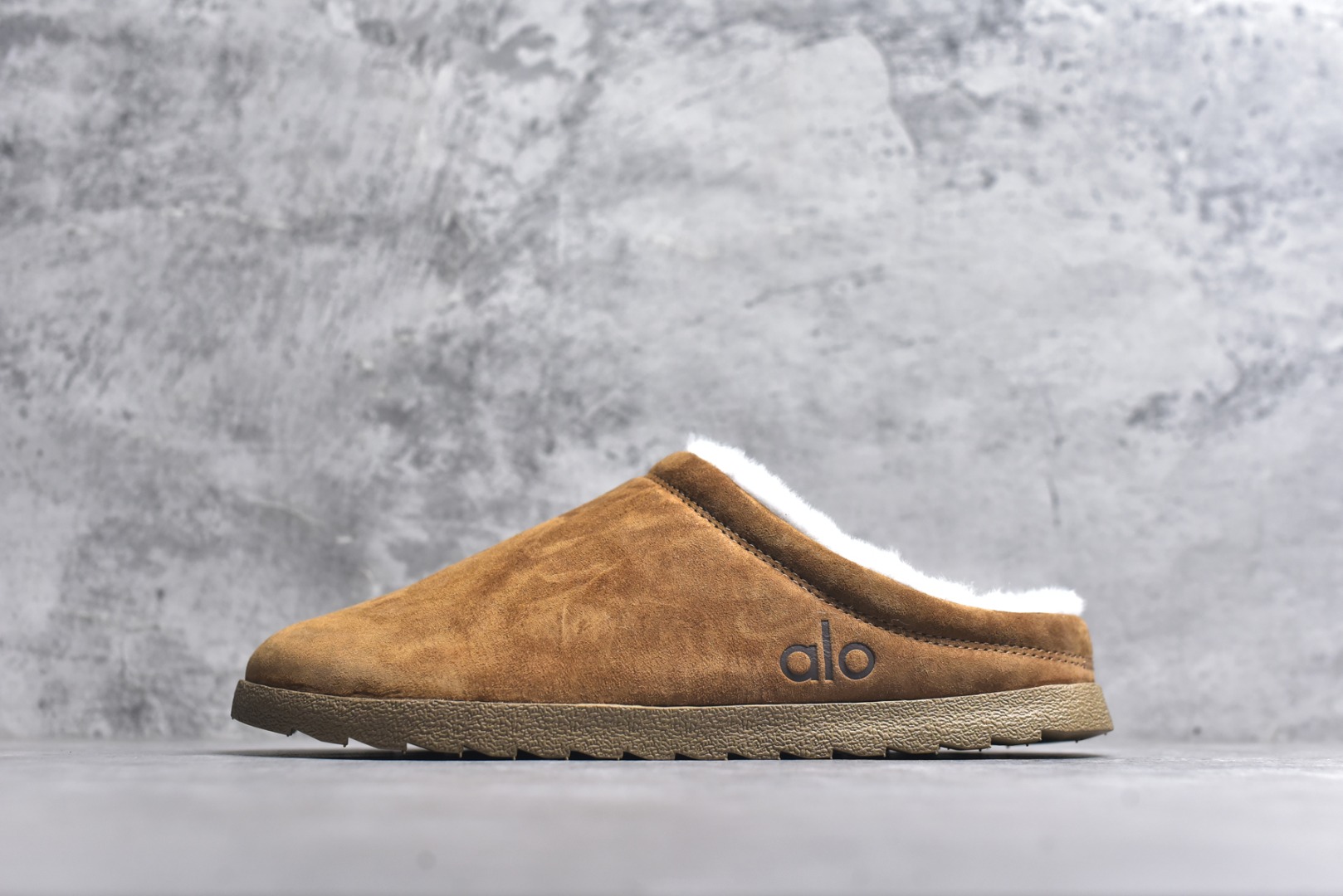 #Alo Recovery Slipper 秋冬季居家户外懒人加绒一脚蹬 栗色 #大厂采购原材料多处细节一步到位 搭配防滑耐磨鞋底 居家户外随意搭配 尺码：36 37 38 39 40 41 42 43 44 45-选品中心