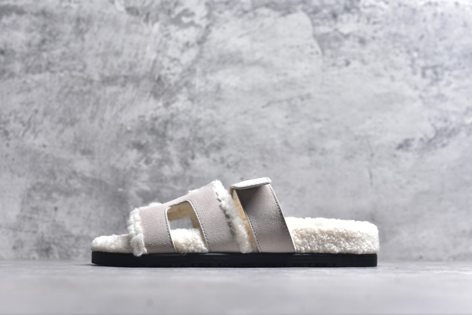 #【HERMES】爱马仕经典爆款二舅羊毛拖火爆来袭。小红书爆款 秋冬穿搭必单品居家、出街百搭时尚超洋气配色极其丰富多彩！行走的托斯卡纳风！TPR防滑大底超轻盈 上脚超舒适无束缚感 戒不掉的咖啡二，脱不下的二舅拖，冲！ 尺码：35-40-选品中心