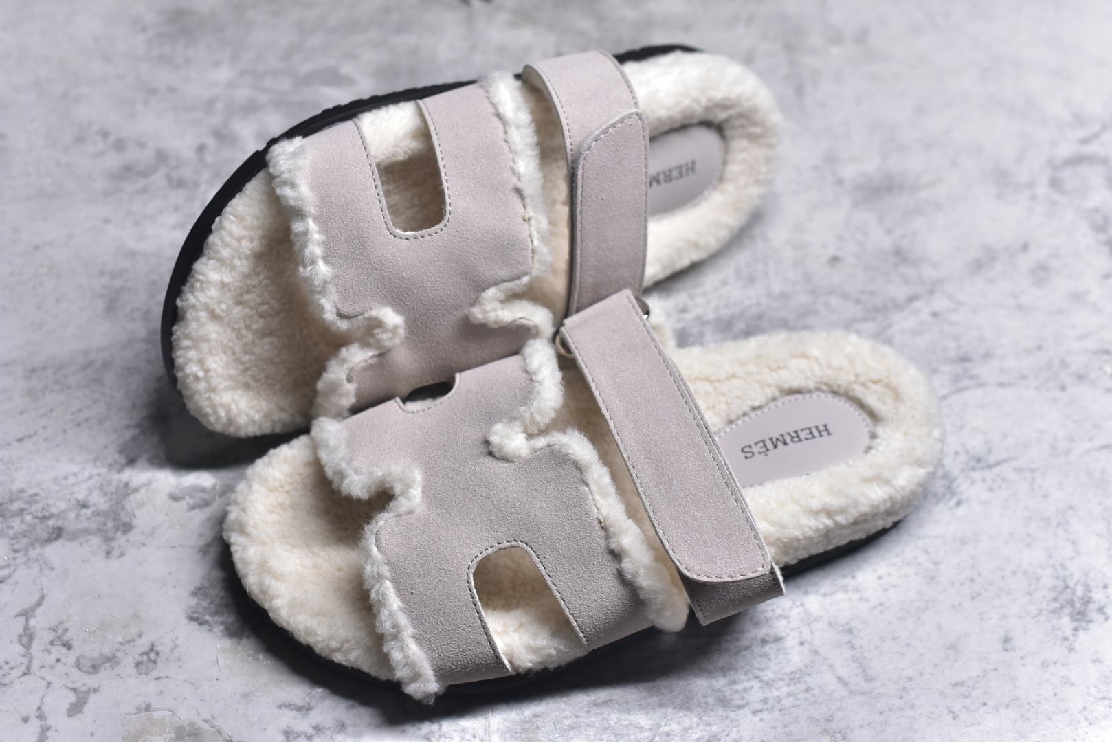 图片[7]-#【HERMES】爱马仕经典爆款二舅羊毛拖火爆来袭。小红书爆款 秋冬穿搭必单品居家、出街百搭时尚超洋气配色极其丰富多彩！行走的托斯卡纳风！TPR防滑大底超轻盈 上脚超舒适无束缚感 戒不掉的咖啡二，脱不下的二舅拖，冲！ 尺码：35-40-选品中心