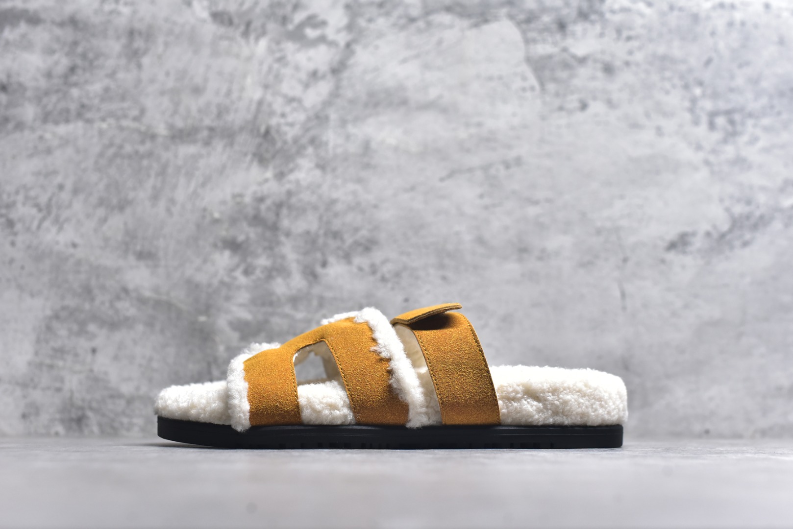 #【HERMES】爱马仕经典爆款二舅羊毛拖火爆来袭。小红书爆款 秋冬穿搭必单品居家、出街百搭时尚超洋气配色极其丰富多彩！行走的托斯卡纳风！TPR防滑大底超轻盈 上脚超舒适无束缚感 戒不掉的咖啡二，脱不下的二舅拖，冲！ 尺码：35-40-选品中心