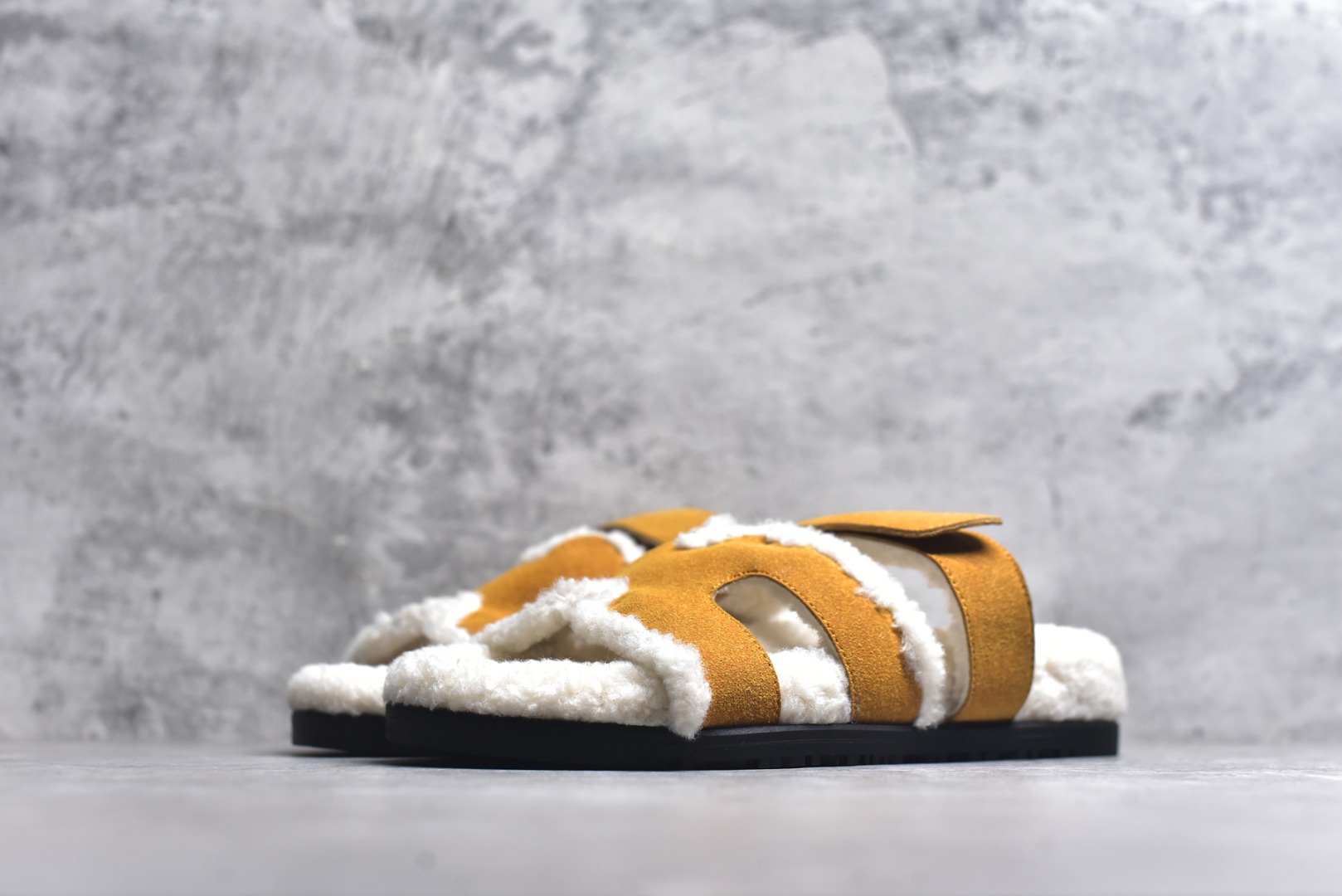 图片[2]-#【HERMES】爱马仕经典爆款二舅羊毛拖火爆来袭。小红书爆款 秋冬穿搭必单品居家、出街百搭时尚超洋气配色极其丰富多彩！行走的托斯卡纳风！TPR防滑大底超轻盈 上脚超舒适无束缚感 戒不掉的咖啡二，脱不下的二舅拖，冲！ 尺码：35-40-选品中心