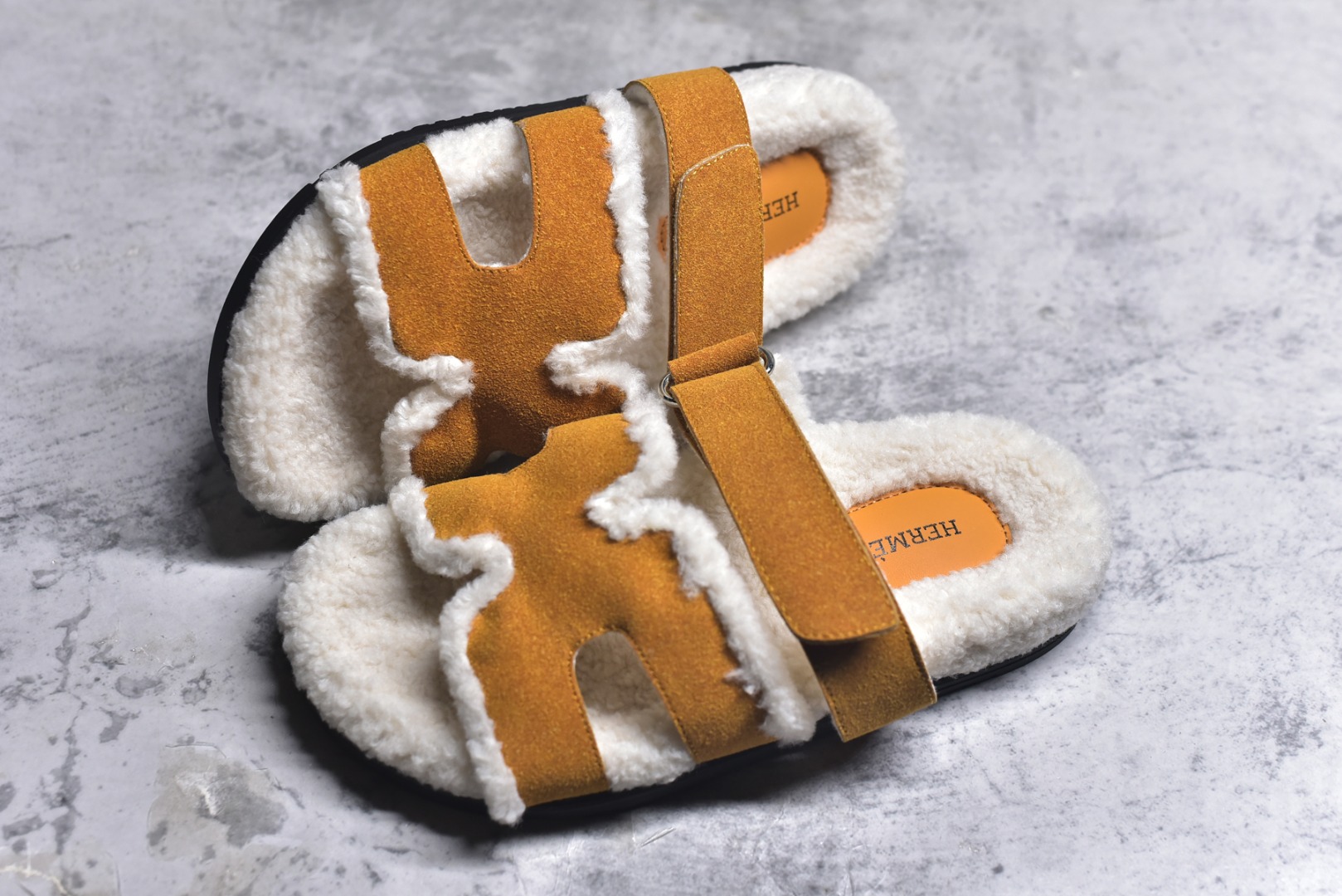 图片[7]-#【HERMES】爱马仕经典爆款二舅羊毛拖火爆来袭。小红书爆款 秋冬穿搭必单品居家、出街百搭时尚超洋气配色极其丰富多彩！行走的托斯卡纳风！TPR防滑大底超轻盈 上脚超舒适无束缚感 戒不掉的咖啡二，脱不下的二舅拖，冲！ 尺码：35-40-选品中心