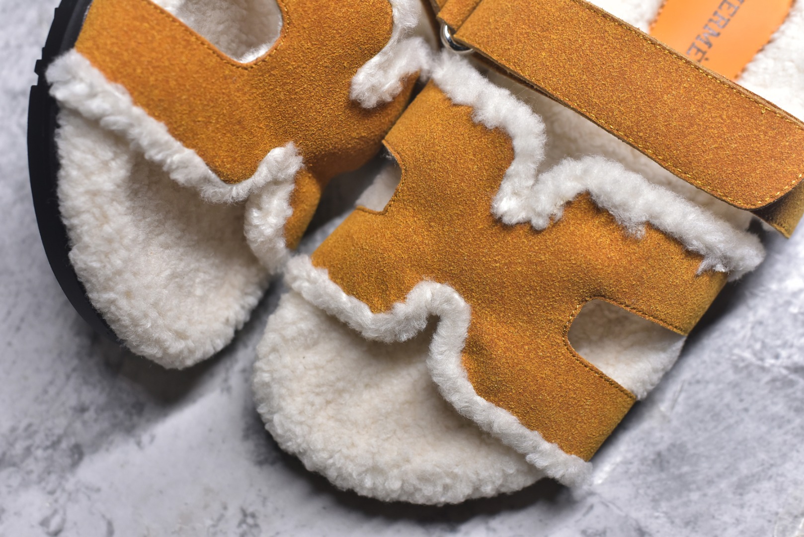 图片[8]-#【HERMES】爱马仕经典爆款二舅羊毛拖火爆来袭。小红书爆款 秋冬穿搭必单品居家、出街百搭时尚超洋气配色极其丰富多彩！行走的托斯卡纳风！TPR防滑大底超轻盈 上脚超舒适无束缚感 戒不掉的咖啡二，脱不下的二舅拖，冲！ 尺码：35-40-选品中心