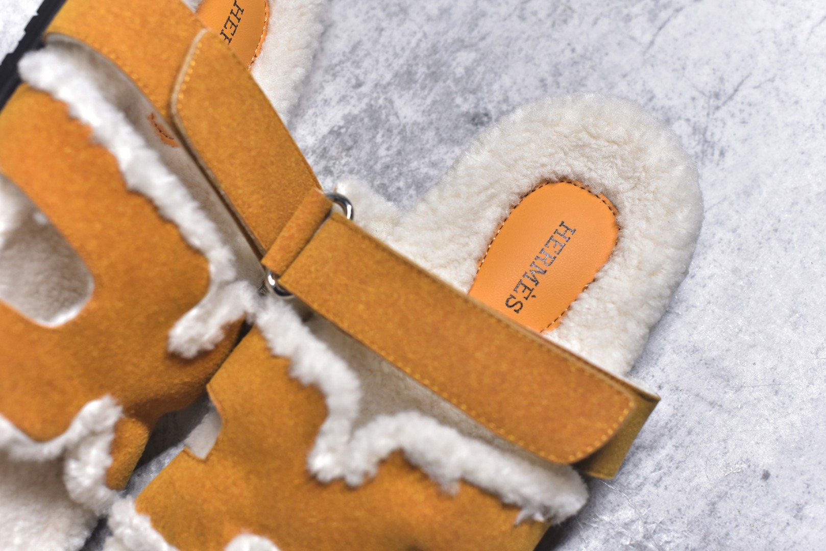 图片[9]-#【HERMES】爱马仕经典爆款二舅羊毛拖火爆来袭。小红书爆款 秋冬穿搭必单品居家、出街百搭时尚超洋气配色极其丰富多彩！行走的托斯卡纳风！TPR防滑大底超轻盈 上脚超舒适无束缚感 戒不掉的咖啡二，脱不下的二舅拖，冲！ 尺码：35-40-选品中心