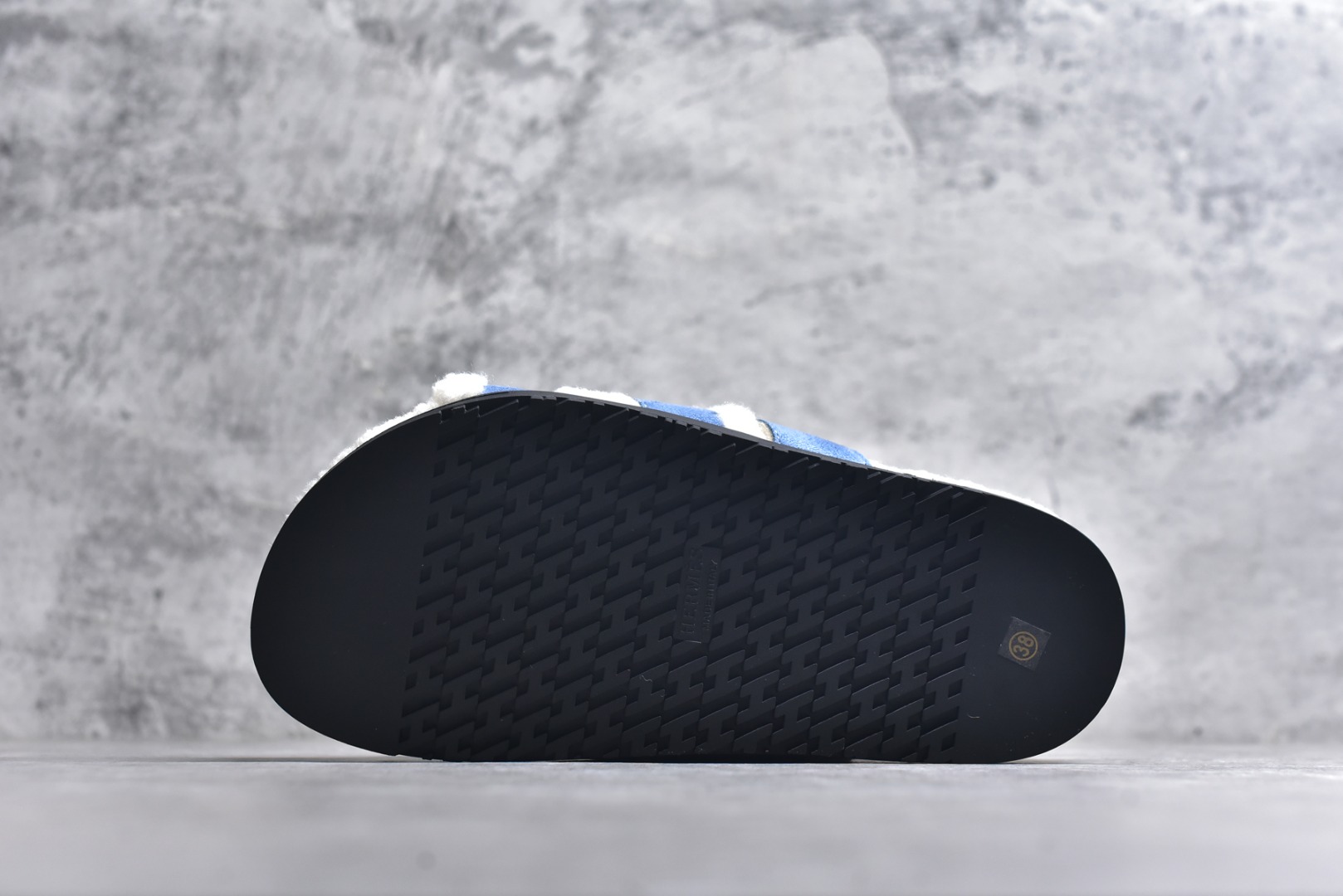 图片[6]-#【HERMES】爱马仕经典爆款二舅羊毛拖火爆来袭。小红书爆款 秋冬穿搭必单品居家、出街百搭时尚超洋气配色极其丰富多彩！行走的托斯卡纳风！TPR防滑大底超轻盈 上脚超舒适无束缚感 戒不掉的咖啡二，脱不下的二舅拖，冲！ 尺码：35-40-选品中心