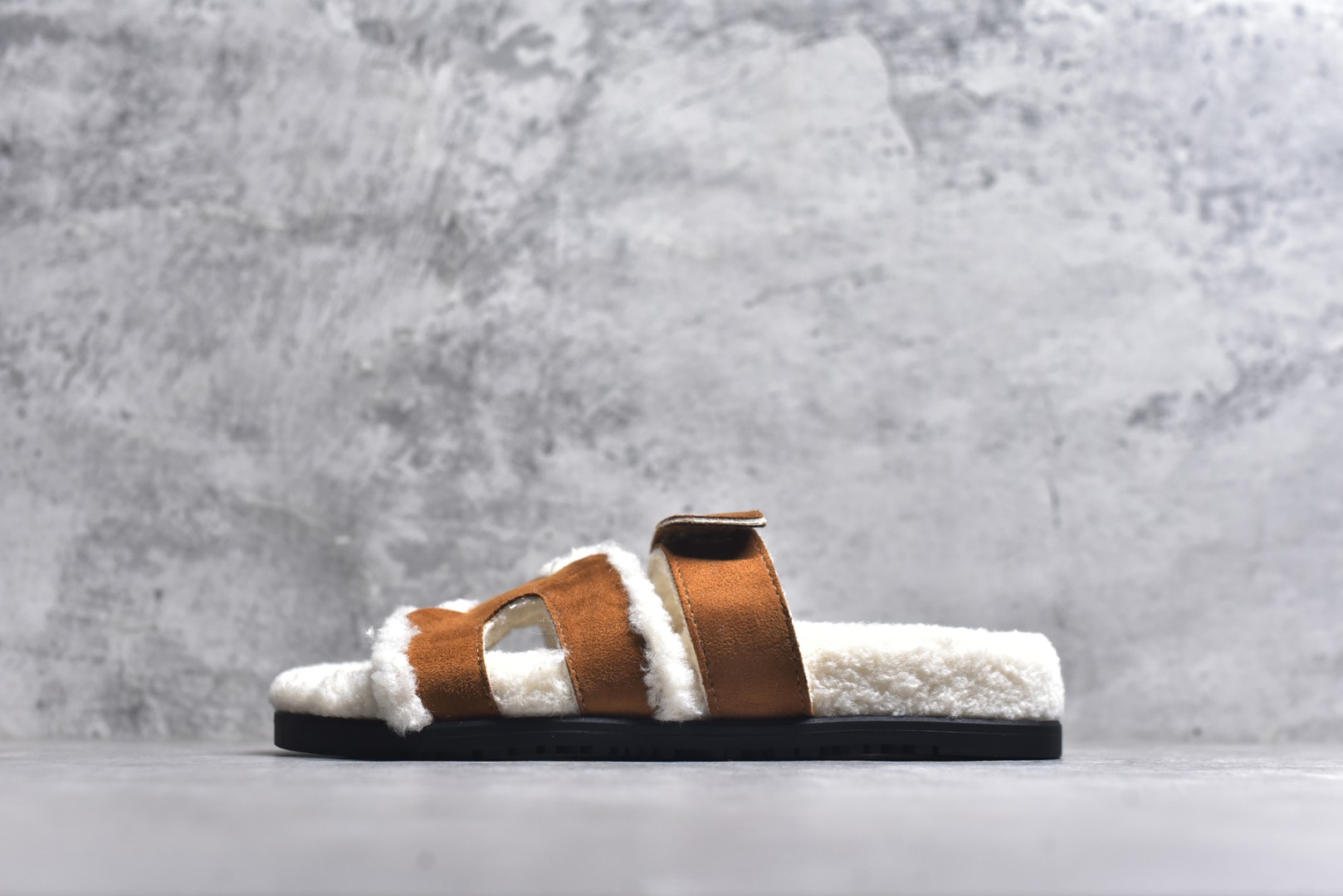 #【HERMES】爱马仕经典爆款二舅羊毛拖火爆来袭。小红书爆款 秋冬穿搭必单品居家、出街百搭时尚超洋气配色极其丰富多彩！行走的托斯卡纳风！TPR防滑大底超轻盈 上脚超舒适无束缚感 戒不掉的咖啡二，脱不下的二舅拖，冲！ 尺码：35-40-选品中心