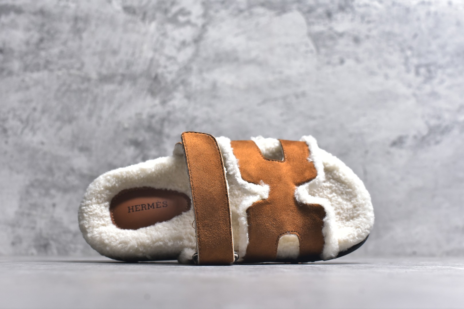 图片[4]-#【HERMES】爱马仕经典爆款二舅羊毛拖火爆来袭。小红书爆款 秋冬穿搭必单品居家、出街百搭时尚超洋气配色极其丰富多彩！行走的托斯卡纳风！TPR防滑大底超轻盈 上脚超舒适无束缚感 戒不掉的咖啡二，脱不下的二舅拖，冲！ 尺码：35-40-选品中心