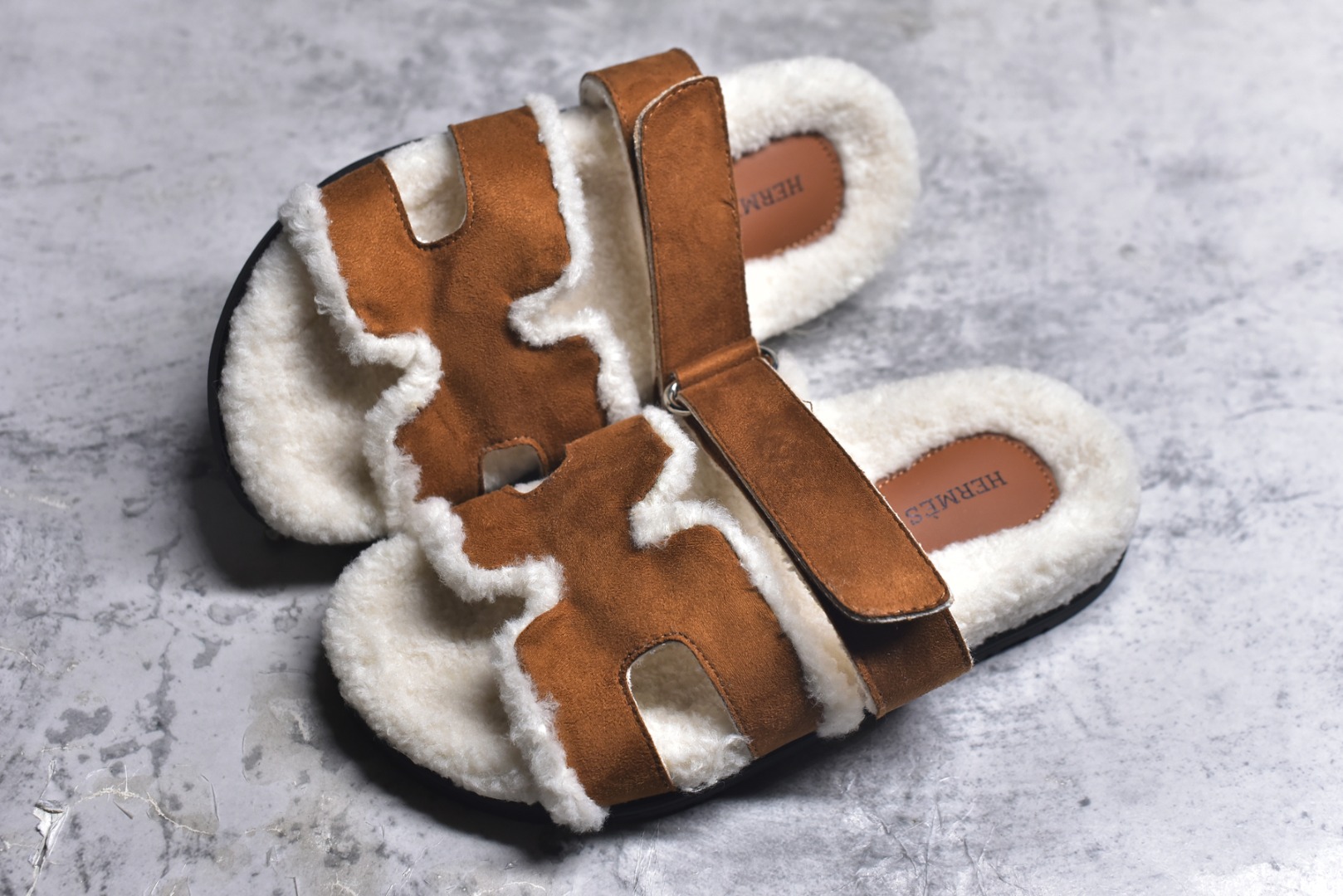 图片[7]-#【HERMES】爱马仕经典爆款二舅羊毛拖火爆来袭。小红书爆款 秋冬穿搭必单品居家、出街百搭时尚超洋气配色极其丰富多彩！行走的托斯卡纳风！TPR防滑大底超轻盈 上脚超舒适无束缚感 戒不掉的咖啡二，脱不下的二舅拖，冲！ 尺码：35-40-选品中心