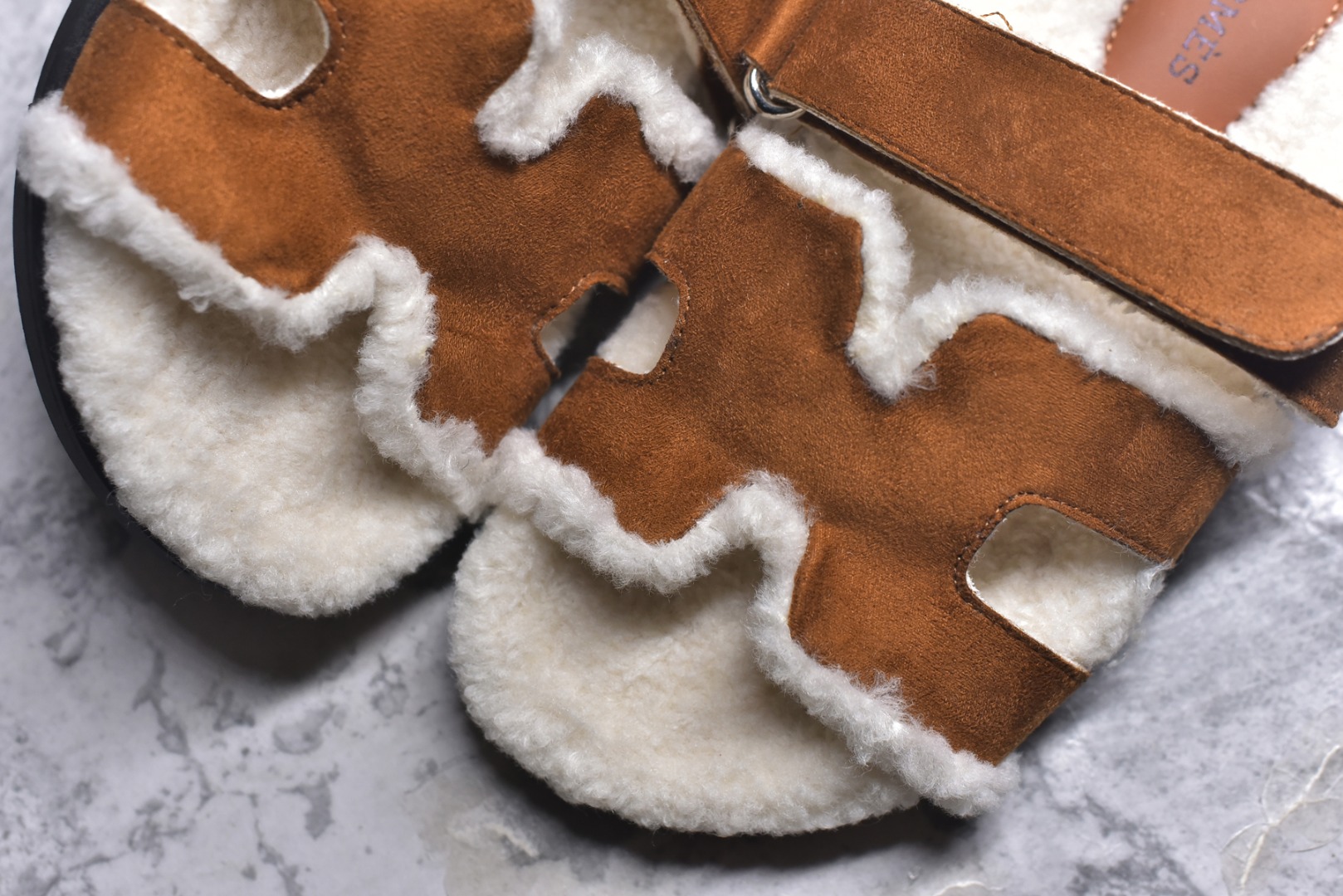 图片[8]-#【HERMES】爱马仕经典爆款二舅羊毛拖火爆来袭。小红书爆款 秋冬穿搭必单品居家、出街百搭时尚超洋气配色极其丰富多彩！行走的托斯卡纳风！TPR防滑大底超轻盈 上脚超舒适无束缚感 戒不掉的咖啡二，脱不下的二舅拖，冲！ 尺码：35-40-选品中心